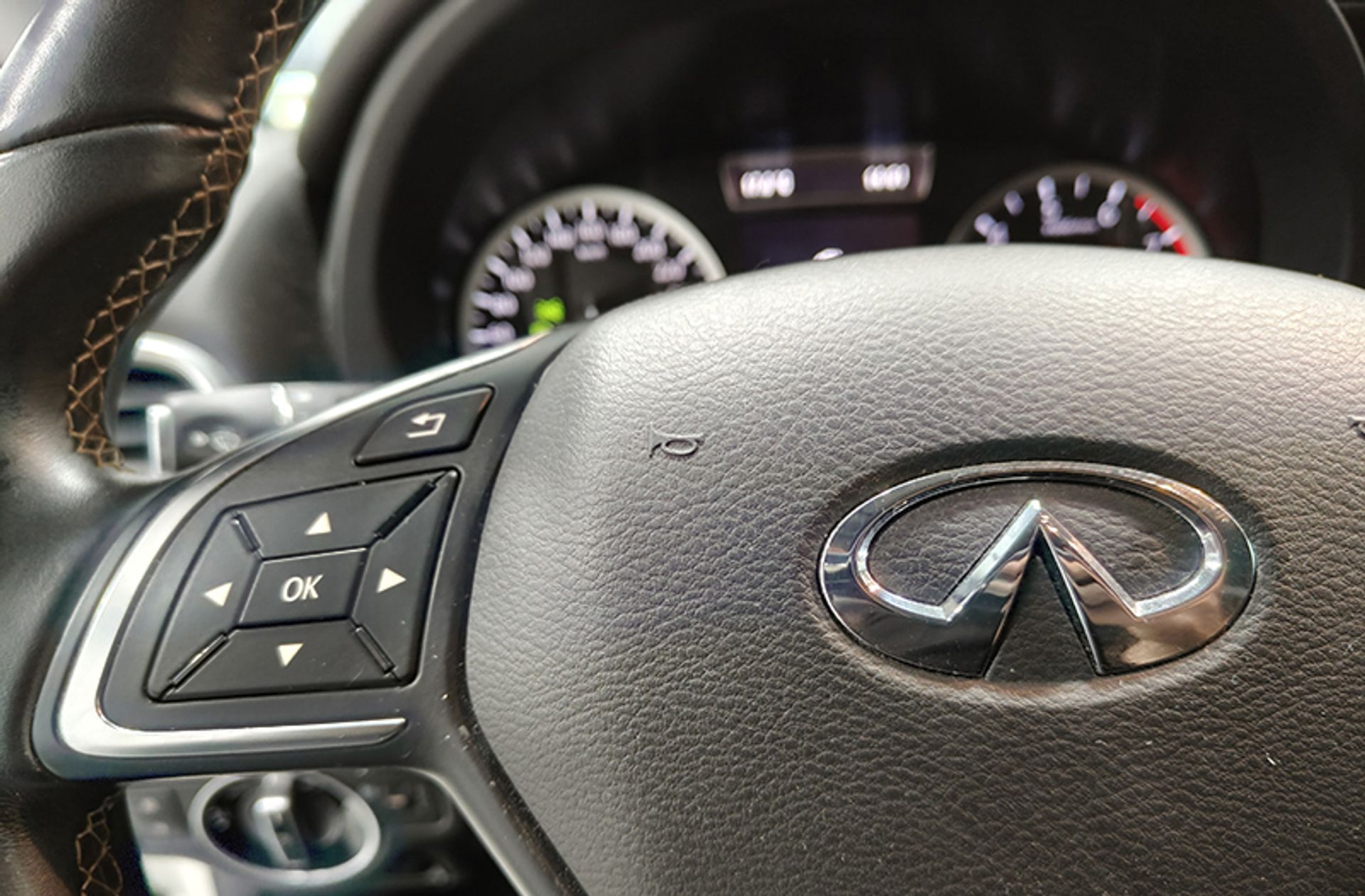 Infiniti Q30 1.6T Premium - foto 24