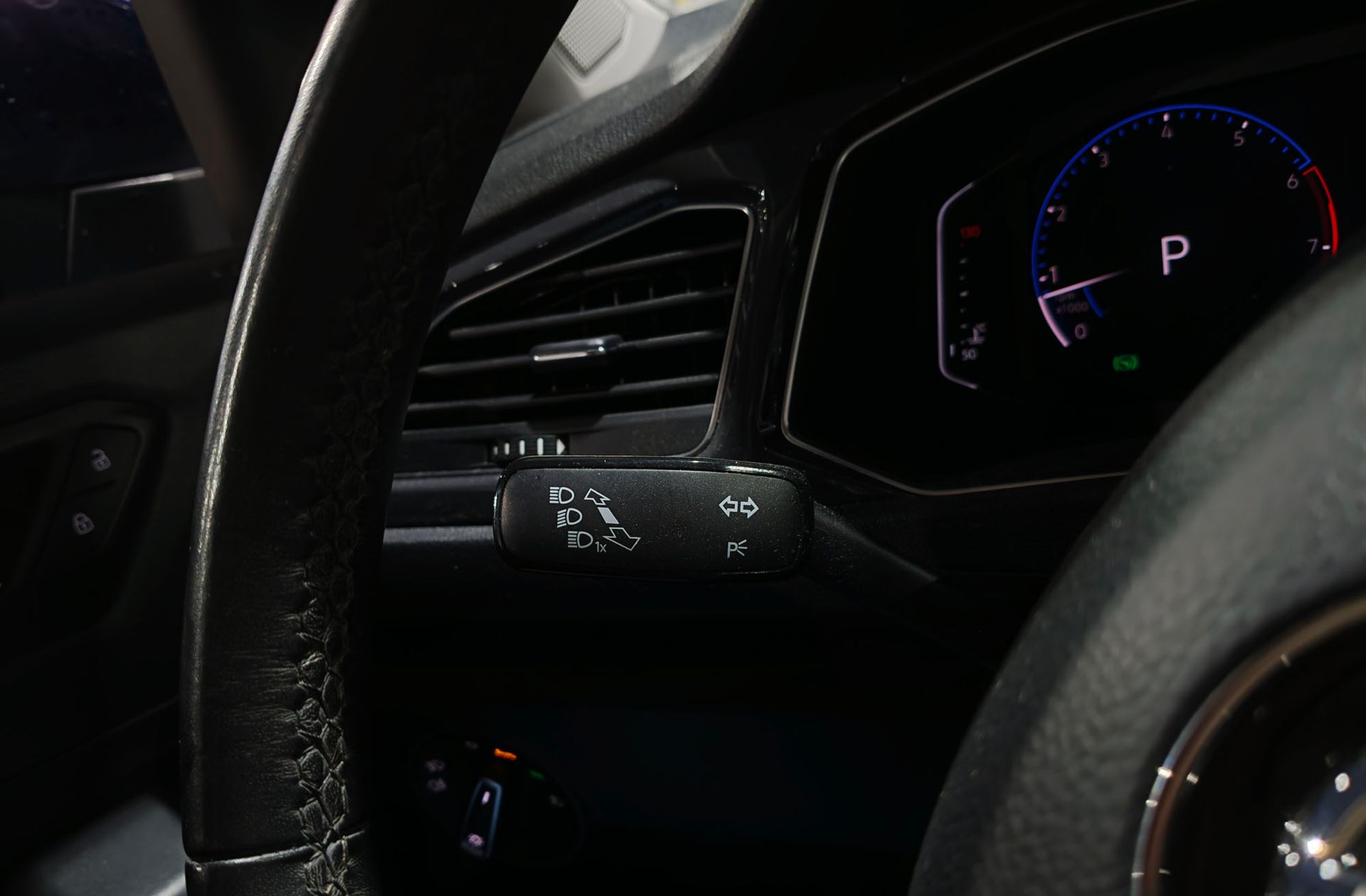 Volkswagen T-Roc Sport 1.5 TSI DSG - foto 26