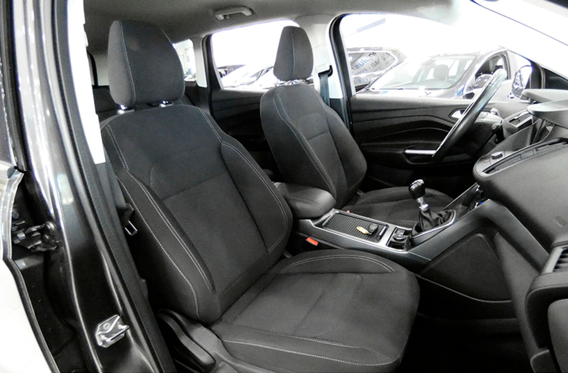 Ford Kuga 1.5 EcoBoost Trend 4x2 - foto 24