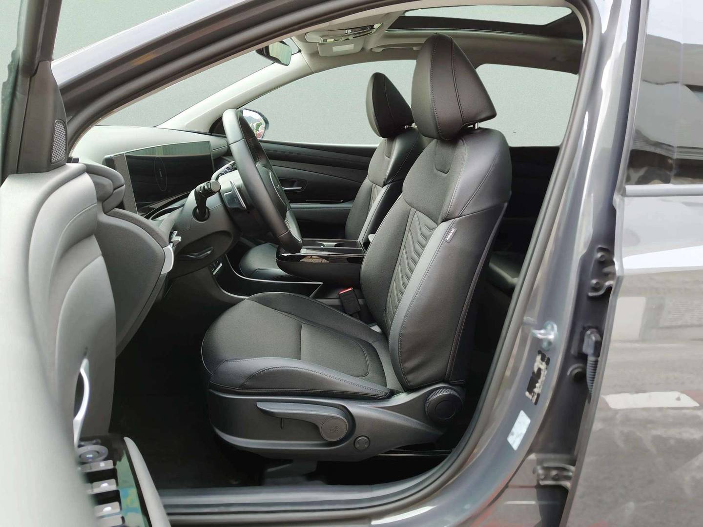 Foto asientos delanteros Hyundai Tucson Hyundai Tucson 1.6 TGDI HEV Tecno Sky Auto (215 CV)