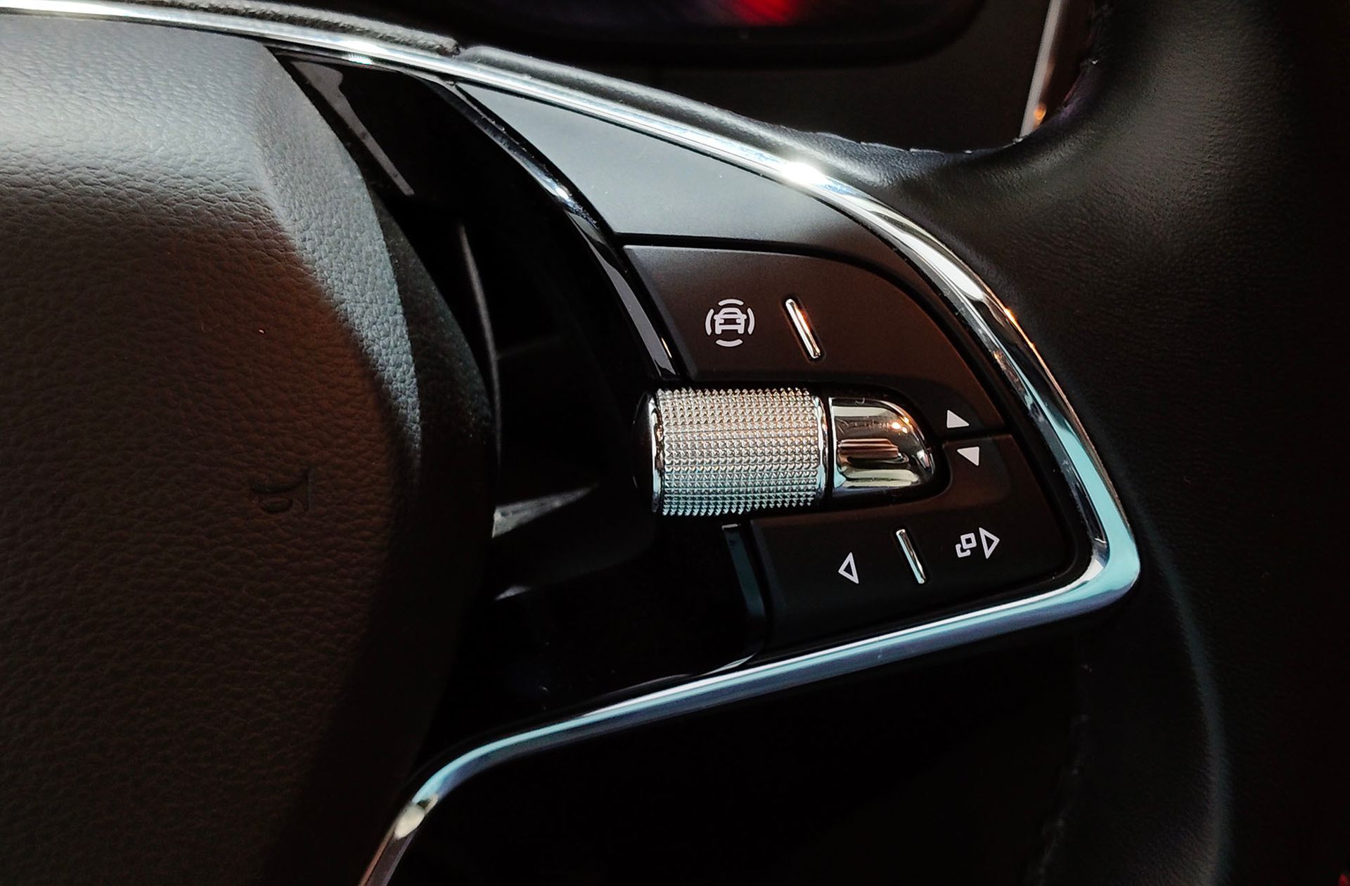 Škoda Karoq 1.5 TSI ACT Ambition DSG - foto 29