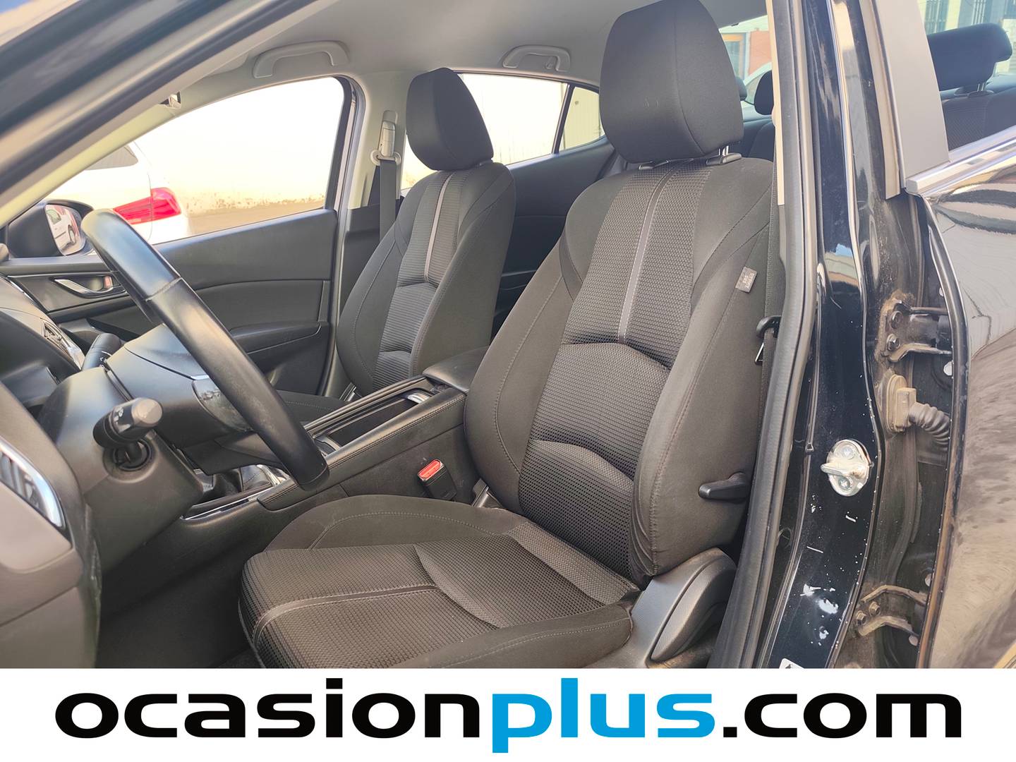 Foto asientos delanteros Mazda Mazda3 Mazda Mazda 3 2.0 GE Sedan Luxury (120 CV)