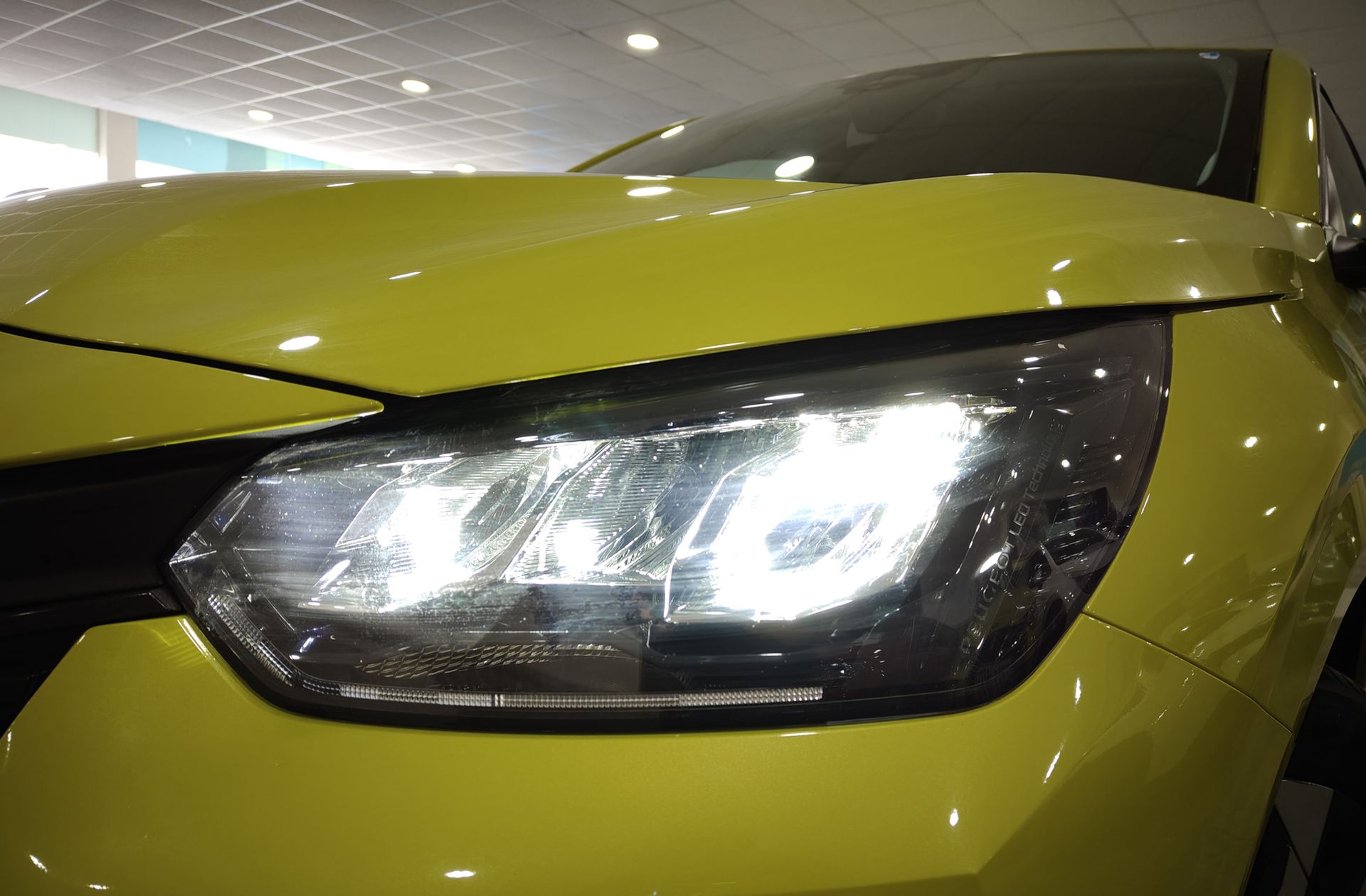 Peugeot 208 Style Hybrid 110 eDCS6 - foto 12