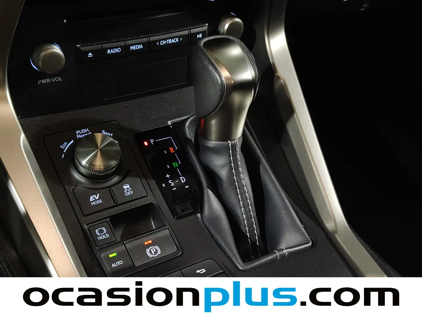 Foto Lexus NX Lexus NX 300h Business 2WD (197 CV)