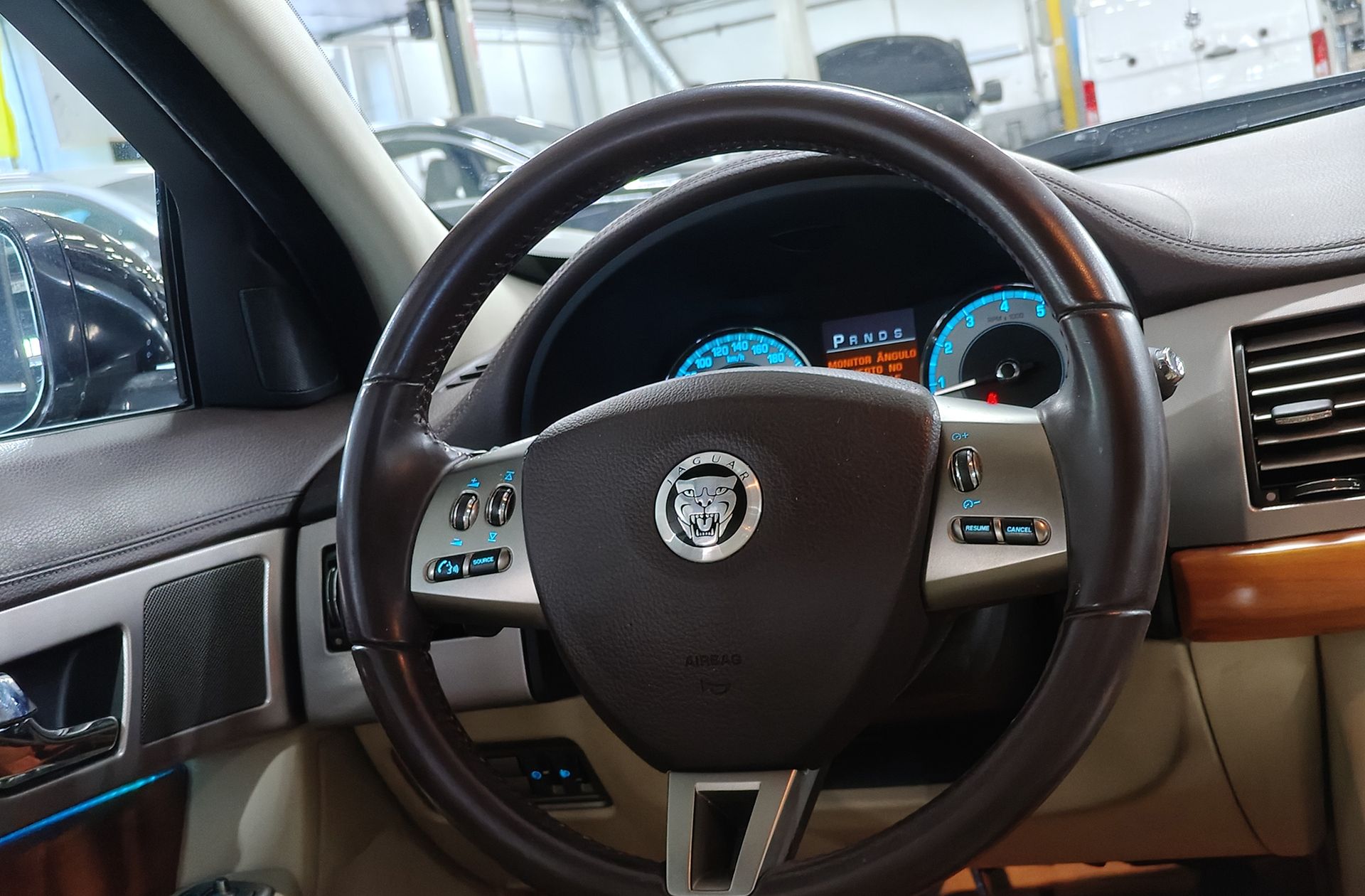 Jaguar XF 3.0 V6 Luxury - foto 19