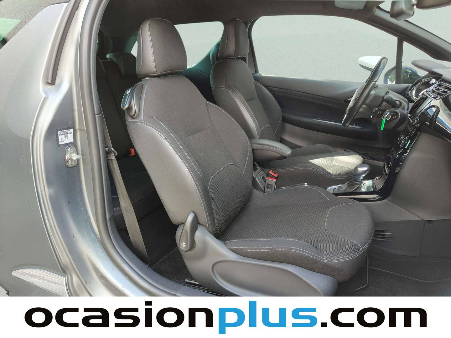 Foto DS DS 3 DS DS3 Crossback PureTech 110 S&S Dark Side EAT6  (110 CV)