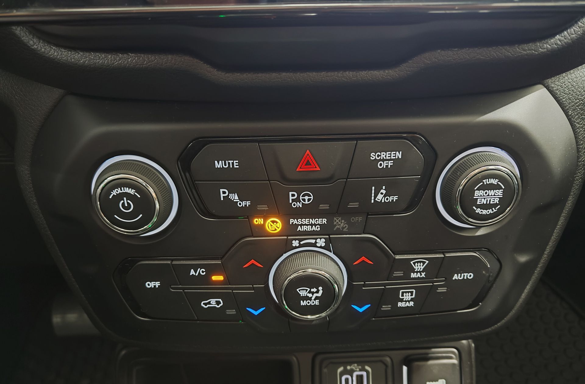 Jeep Renegade 1.5 MHEV eHybrid Summit DCT - foto 32