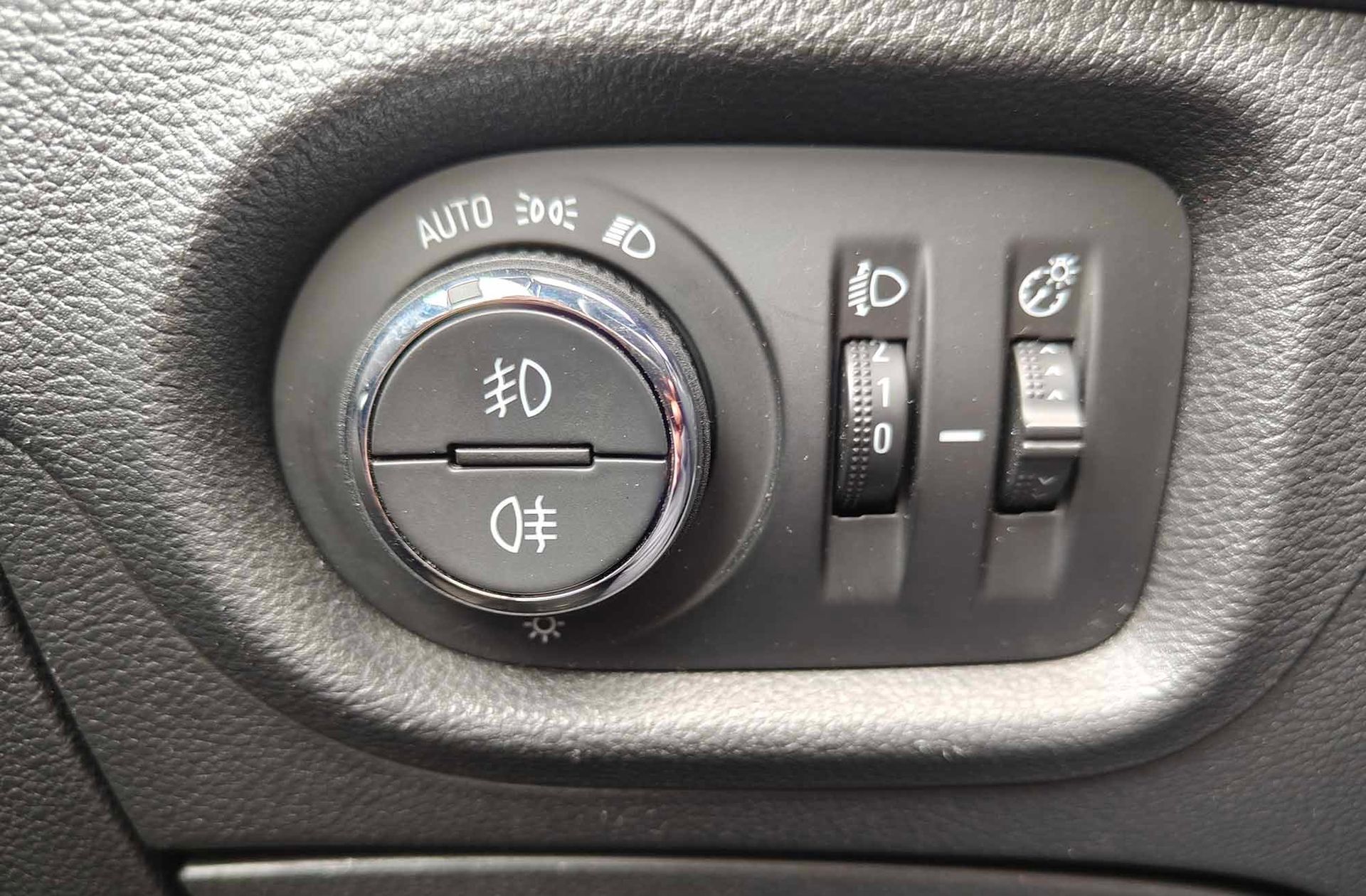 Opel Astra 1.4 Turbo Dynamic - foto 29