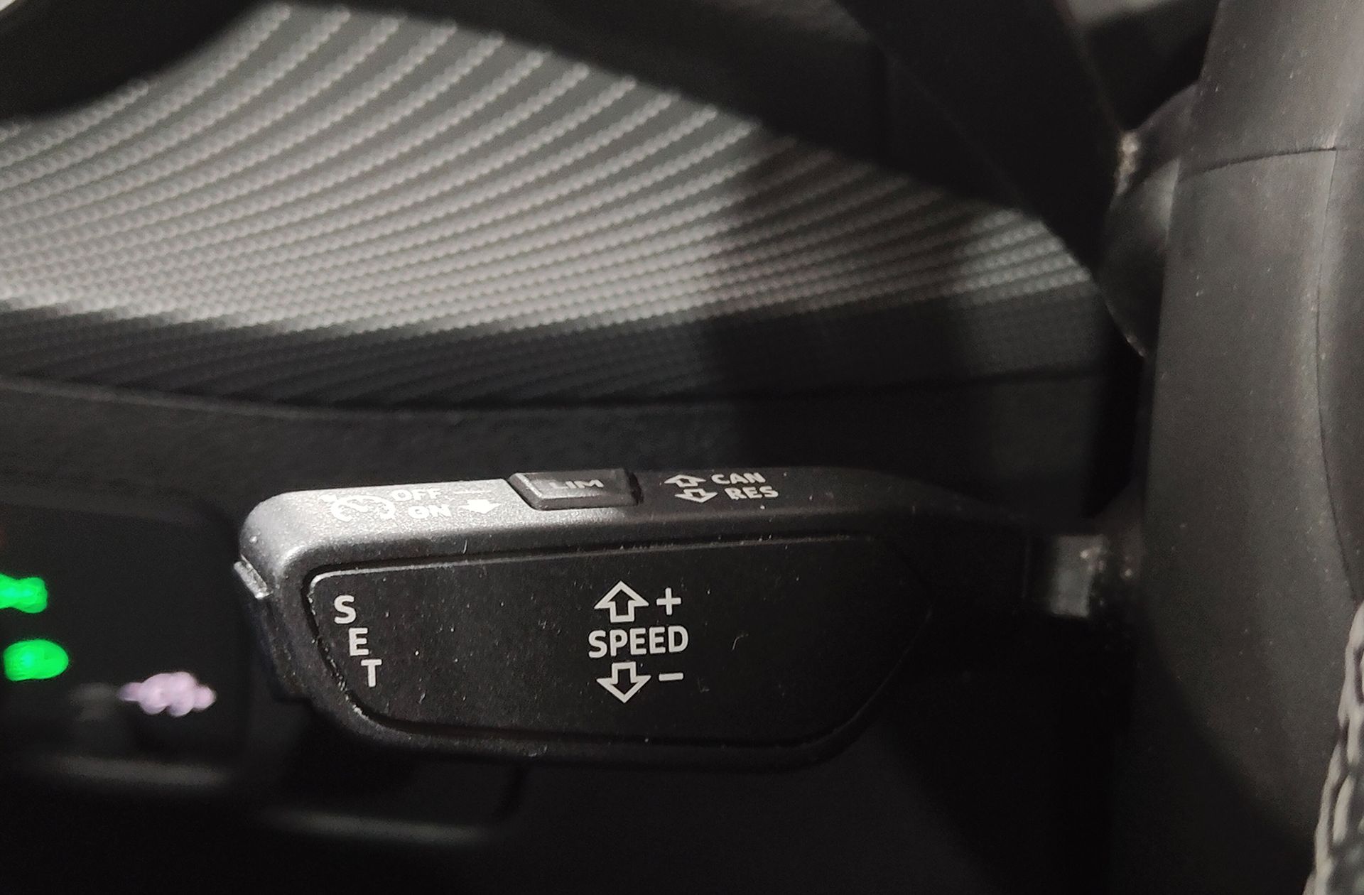 Audi Q2 Adrenalin 35 TDI S tronic Pack S-line - foto 31