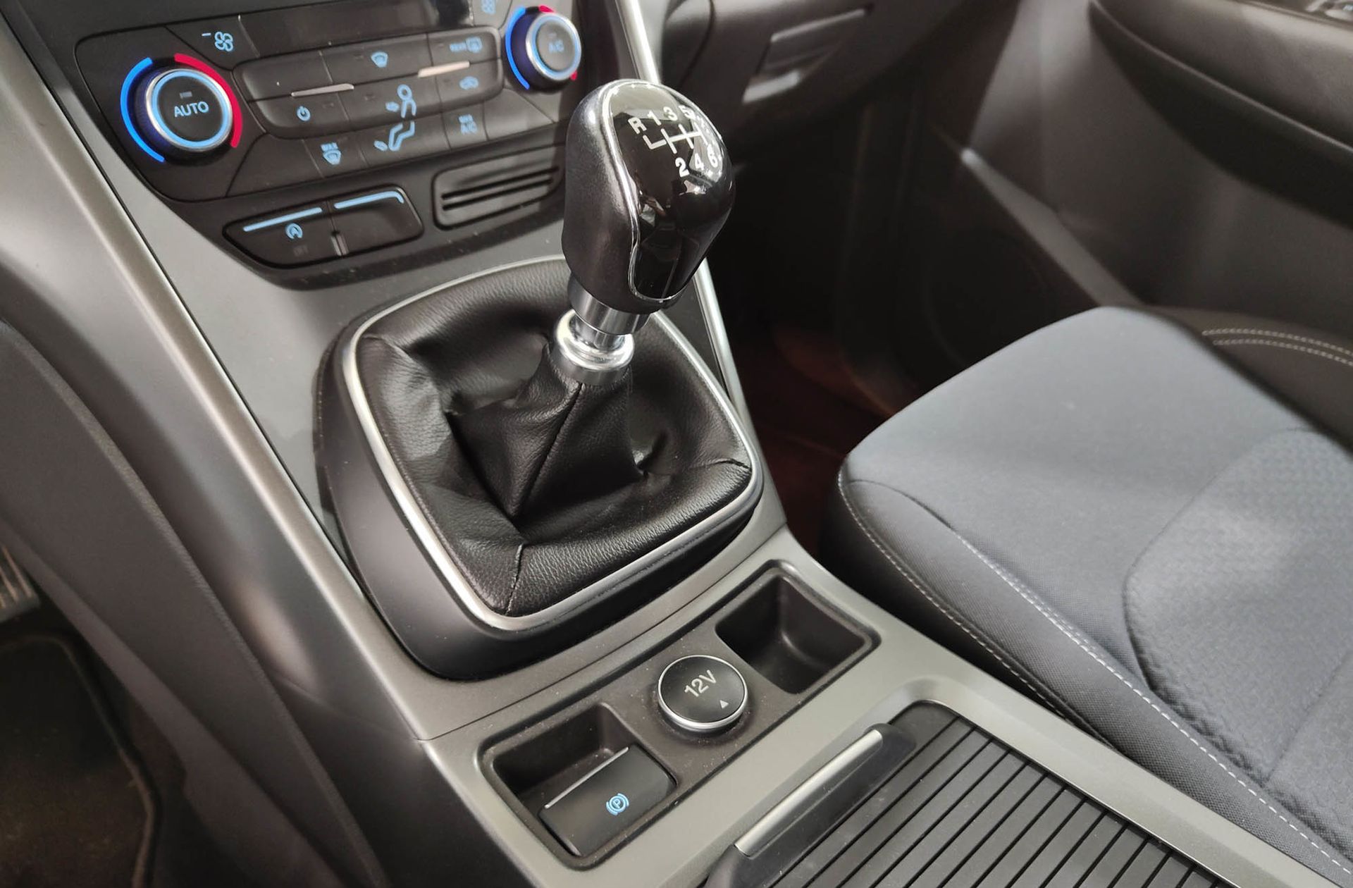 Ford Kuga 1.5 EcoBoost Trend 4x2 - foto 5