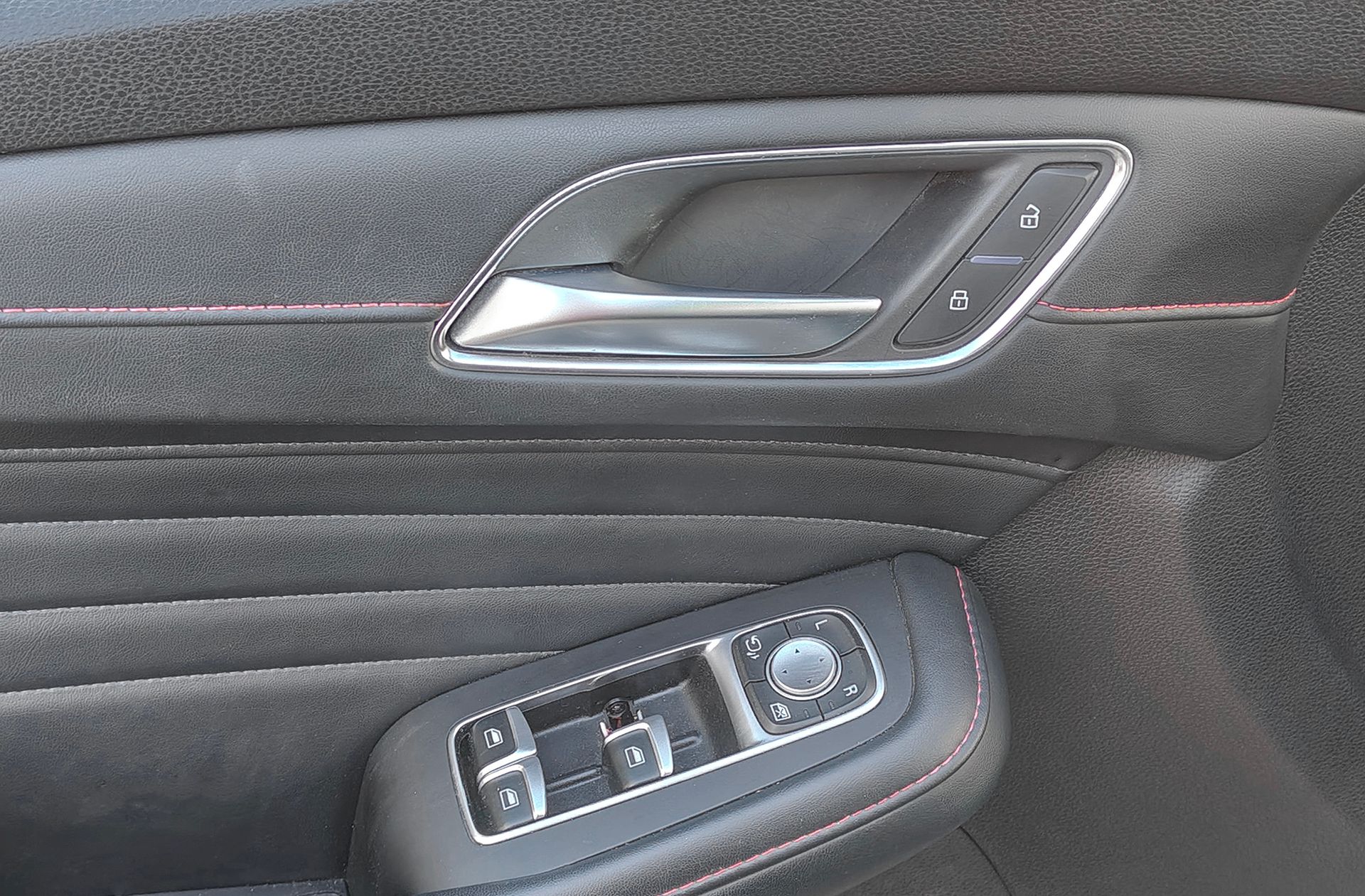 MG HS 1.5 Turbo GDI Luxury DCT - foto 37