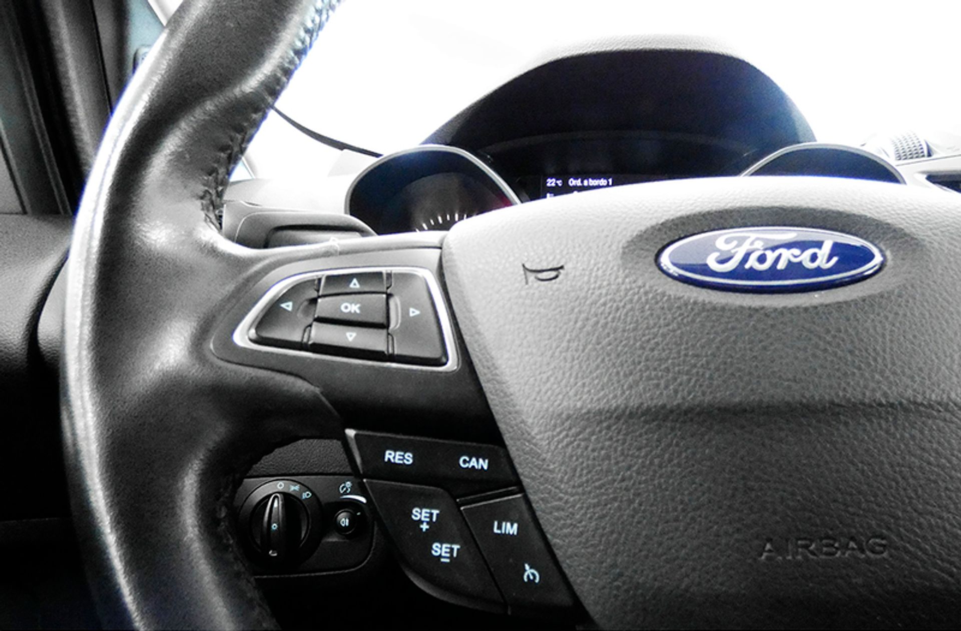 Ford Kuga 1.5 EcoBoost Trend 4x2 - foto 32