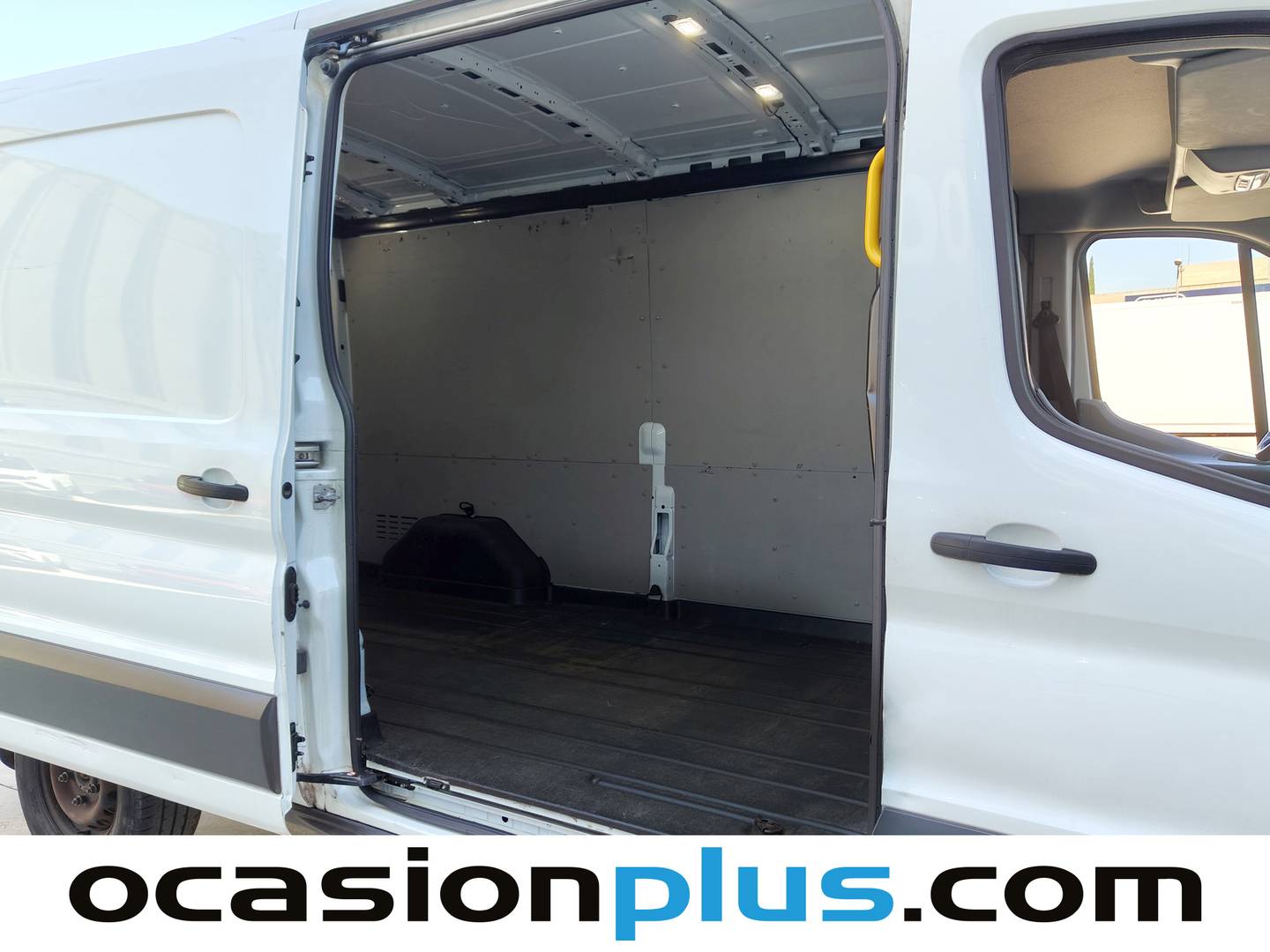 Foto asientos traseros Ford Transit Ford Transit 350 L3H2 Trend Delantera (130 CV)