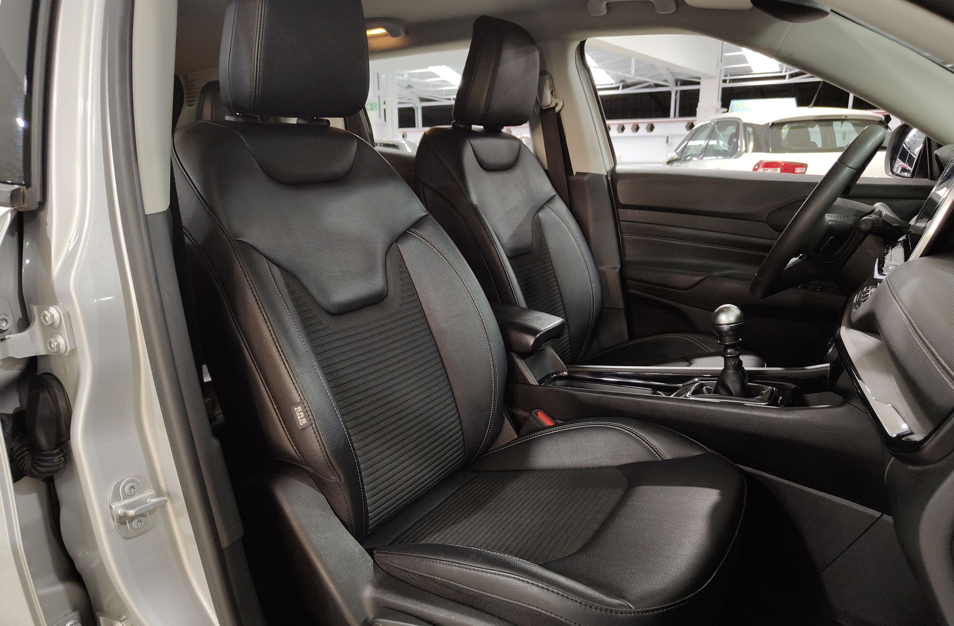 Jeep Compass 1.3 Gse Night Eagle FWD - foto 18