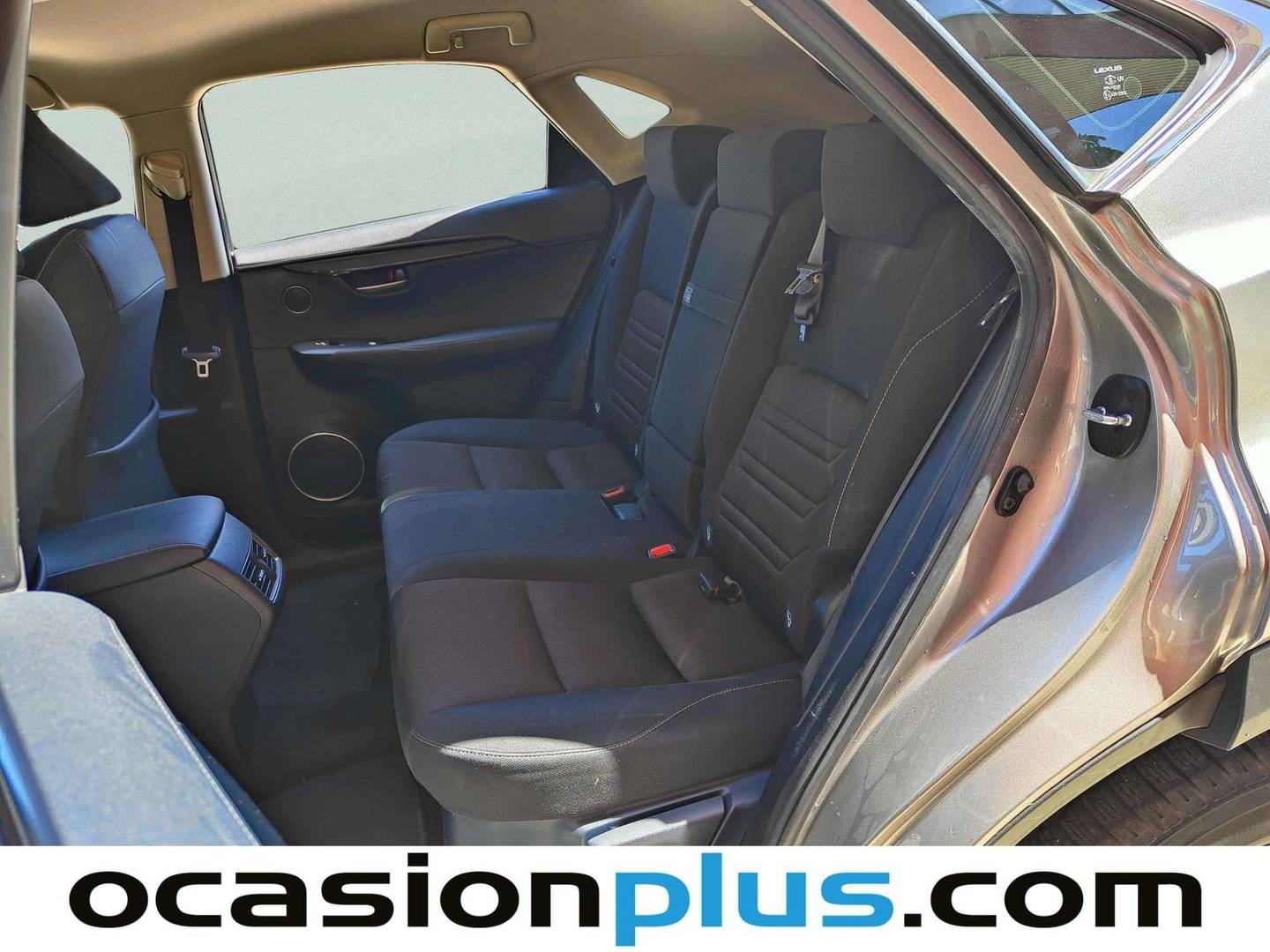 Foto asientos traseros Lexus NX Lexus NX 300h Corporate 2WD (197 CV)