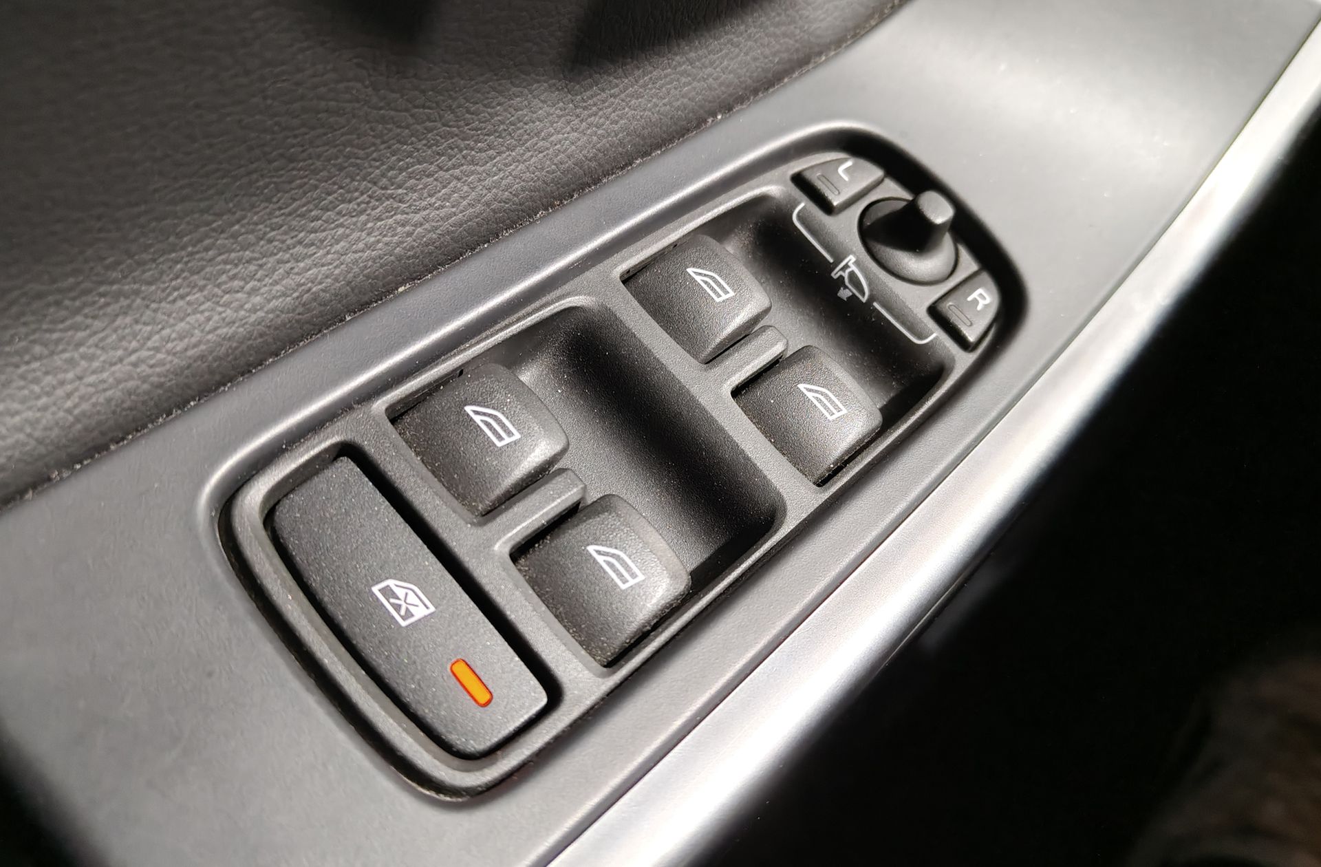 Volvo XC60 D3 Kinetic - foto 32