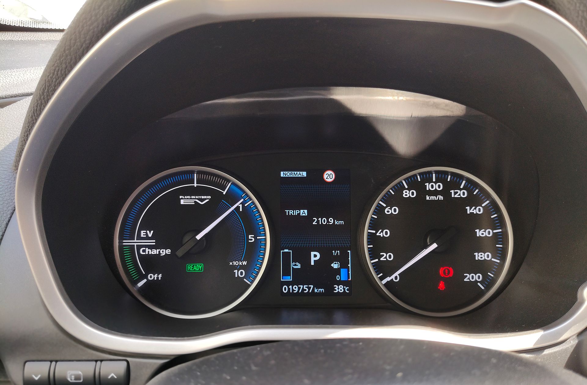 Mitsubishi Eclipse Cross 2.4 PHEV Kaiteki 4WD - foto 28