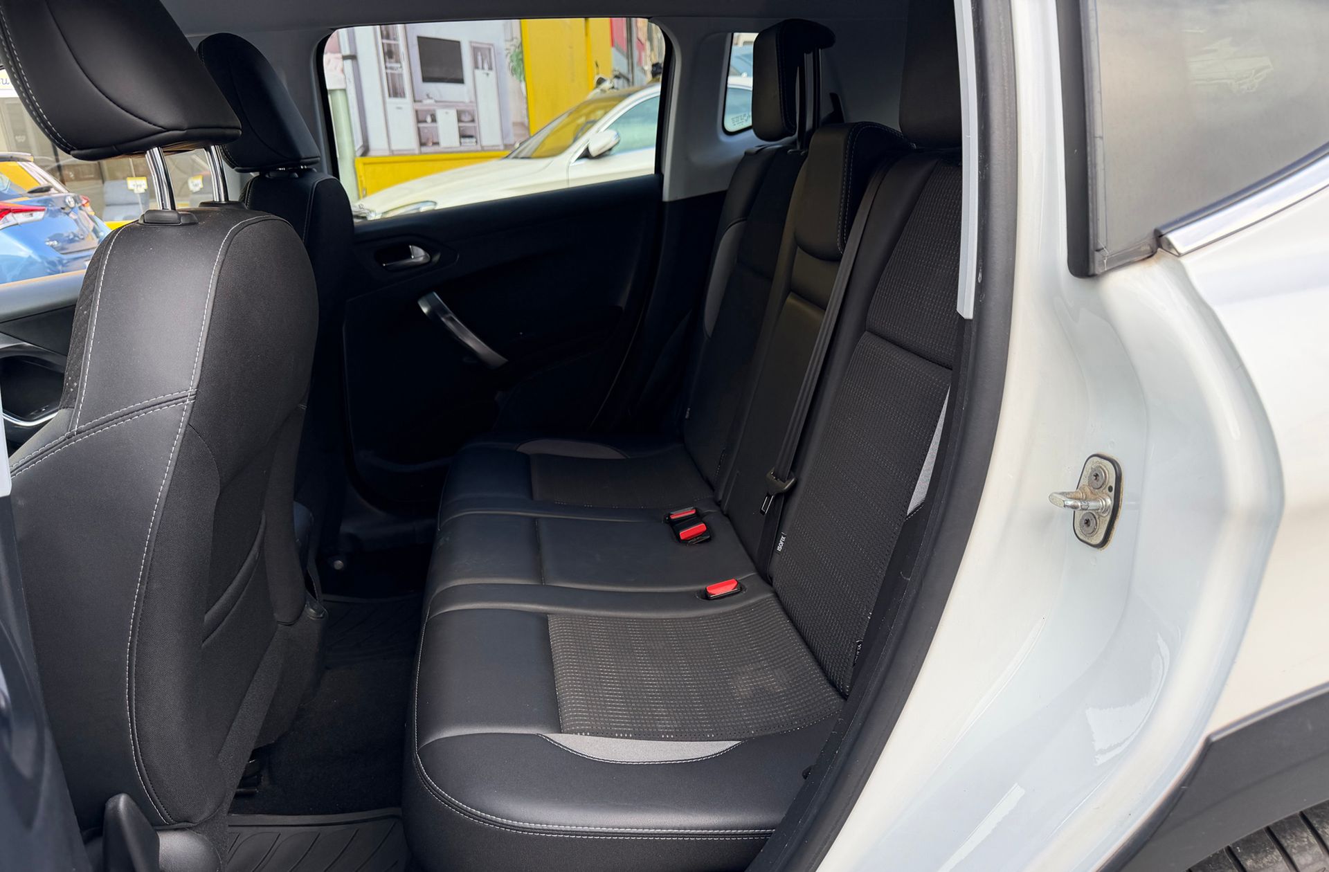 Peugeot 2008 PureTech 110 Allure - foto 12