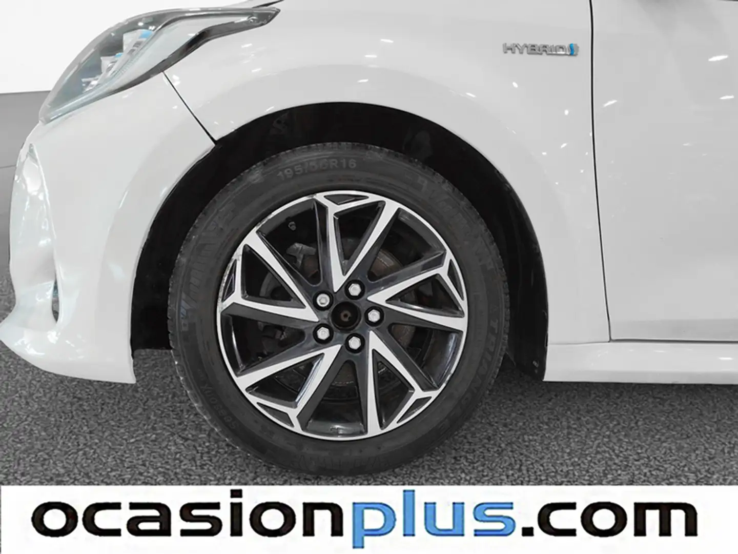 Foto Toyota Yaris Toyota Yaris 1.5 120H Business Plus (116 CV)