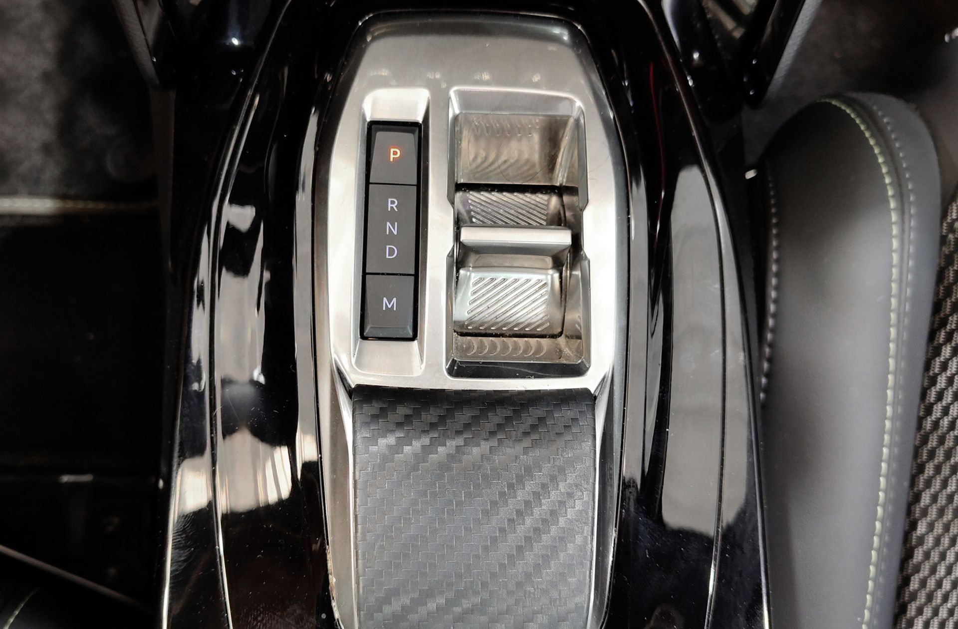 Peugeot 208 GT Hybrid eDCS6 - foto 6