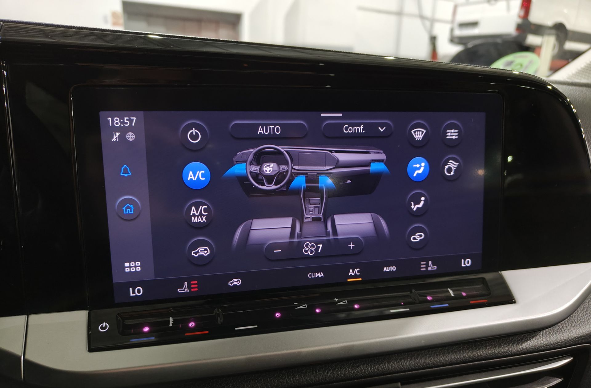 Ford Grand Tourneo Connect 2.0 EcoBlue Titanium - foto 31