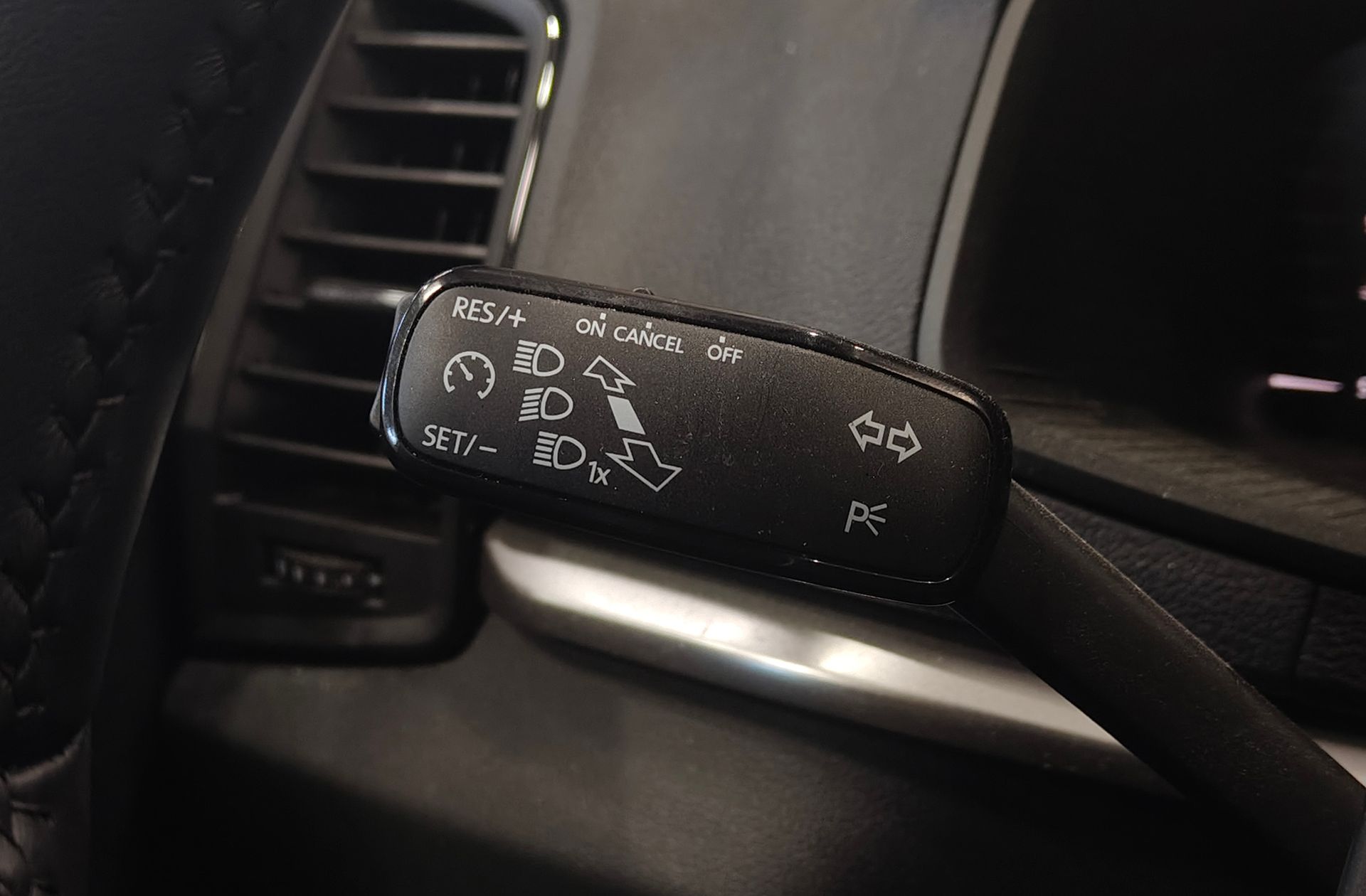 Škoda Karoq 1.0 TSI Selection - foto 24
