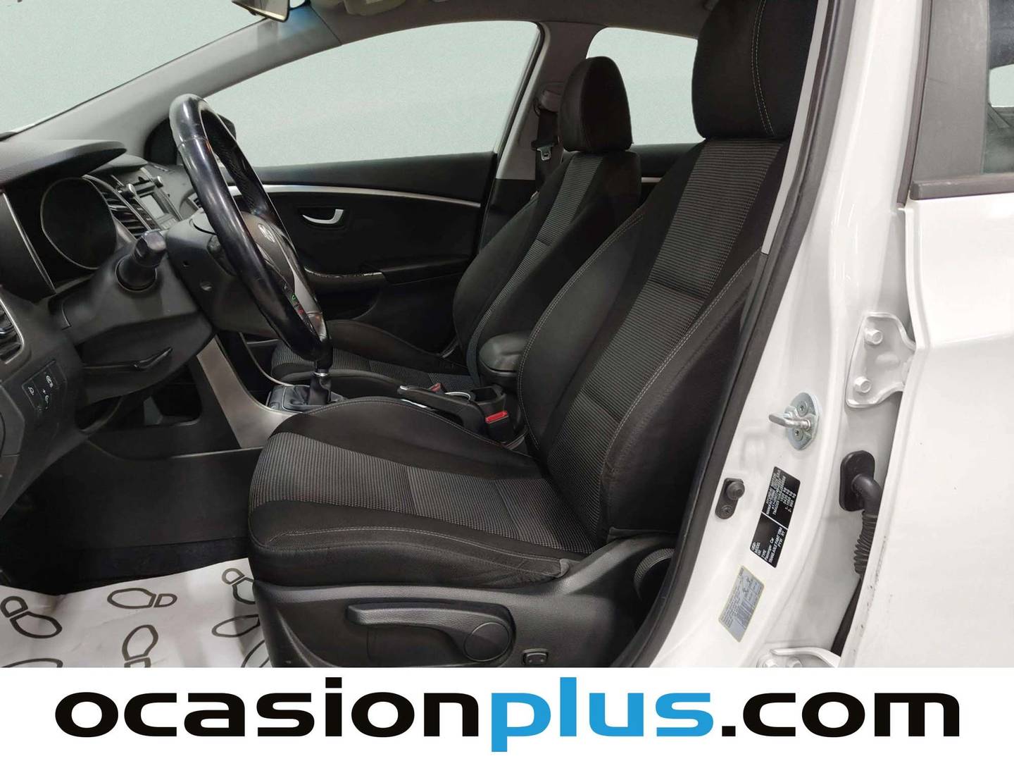 Foto asientos delanteros Hyundai i30 Hyundai i30 1.6 CRDI BlueDrive Cruise (110 CV)