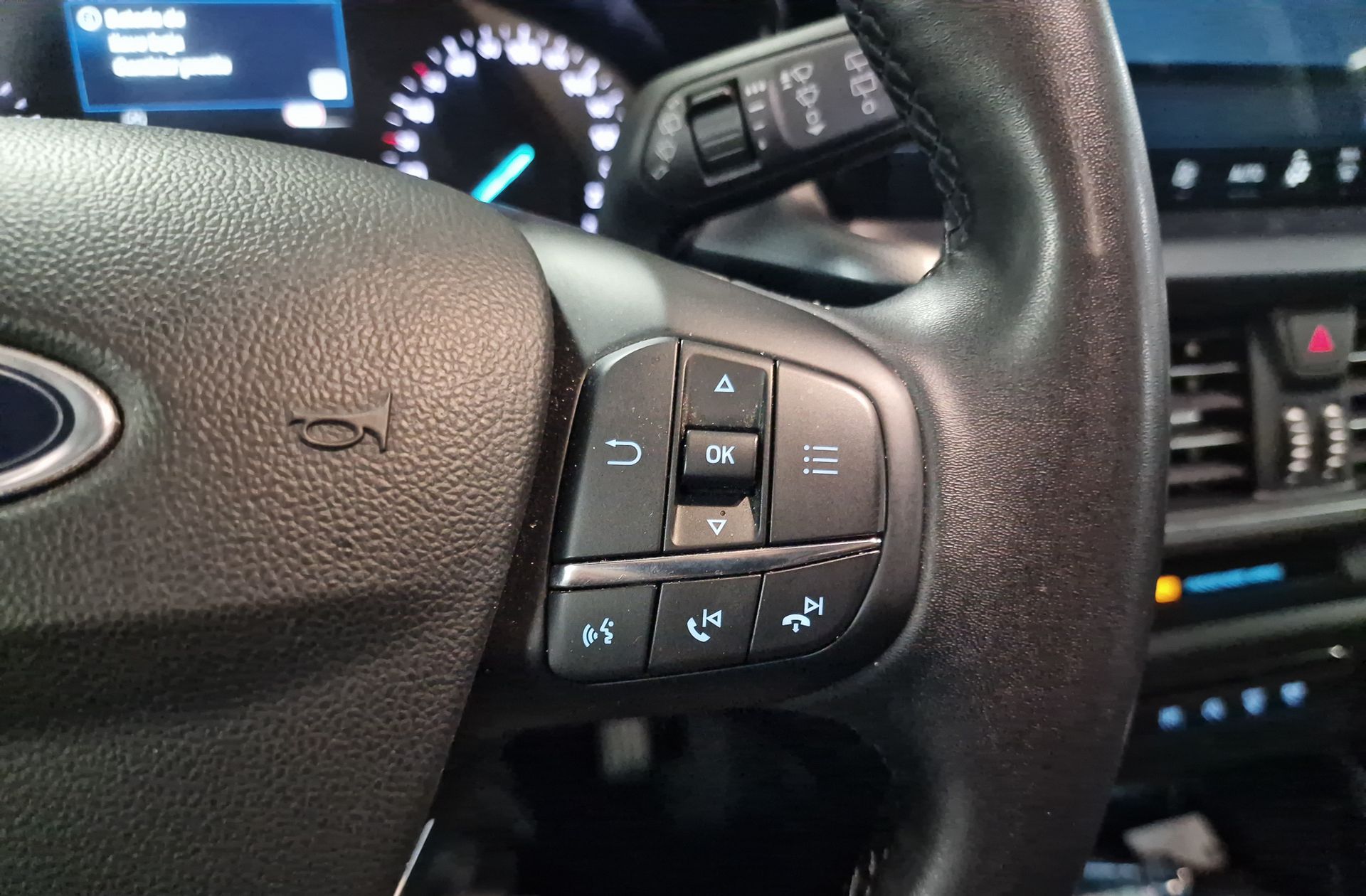 Ford Focus 1.0 EcoBoost MHEV Active - foto 30