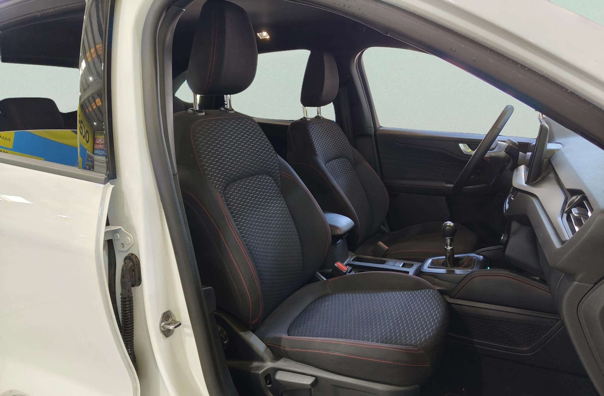 Ford Kuga 1.5T EcoBoost ST-Line 4x2 - foto 19