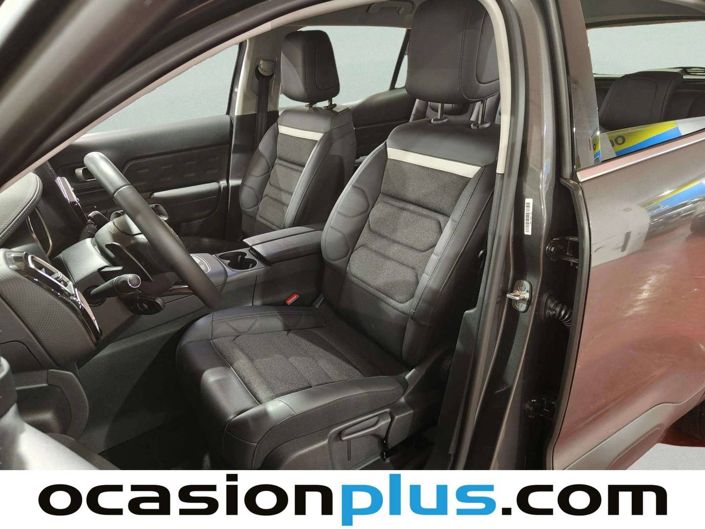 Foto Citroën C5 Aircross Citroen C5 Aircross Plug-in Hybrid 180 Plus e-EAT8 (180 CV)