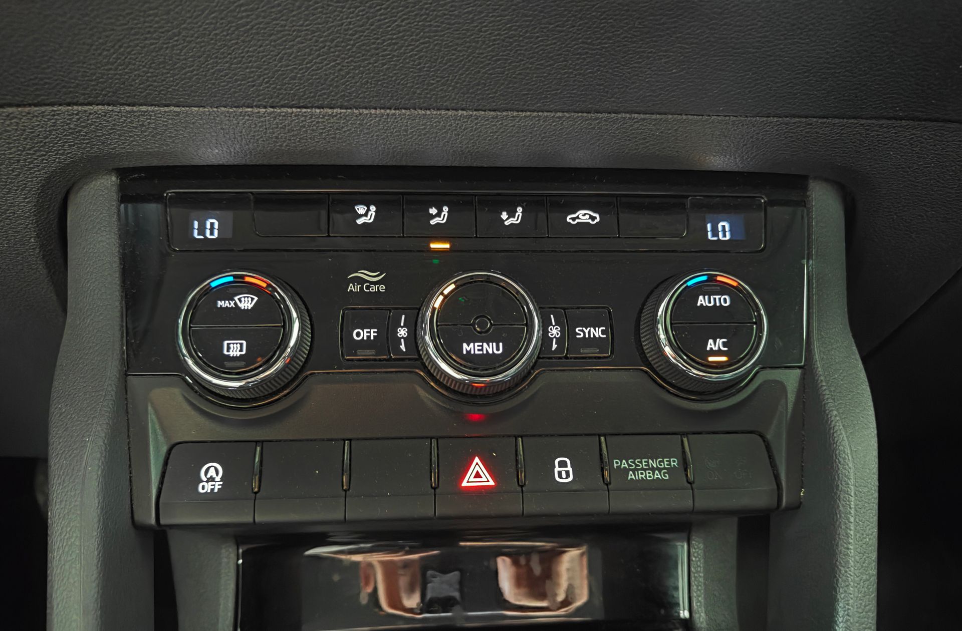 Škoda Karoq 1.5 TSI ACT Ambition DSG - foto 28