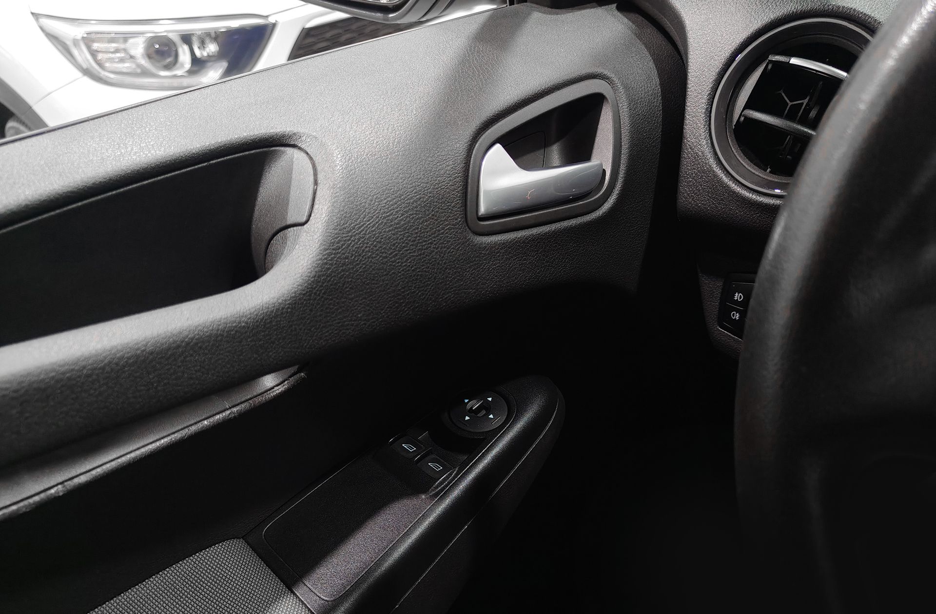 Ford Tourneo Courier 1.5 TDCi Titanium - foto 31