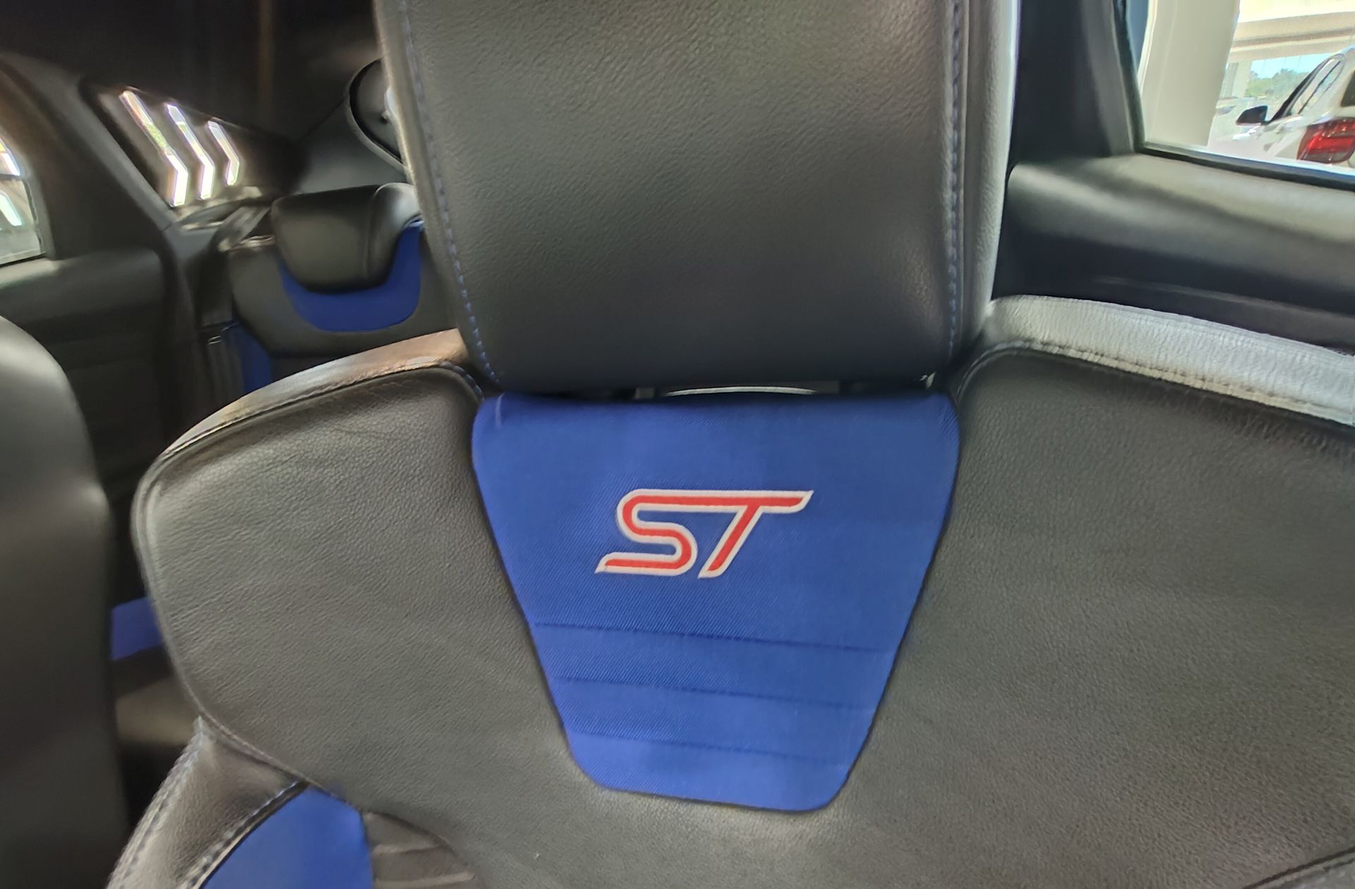 Ford Focus 2.0 EcoBoost ST - foto 7