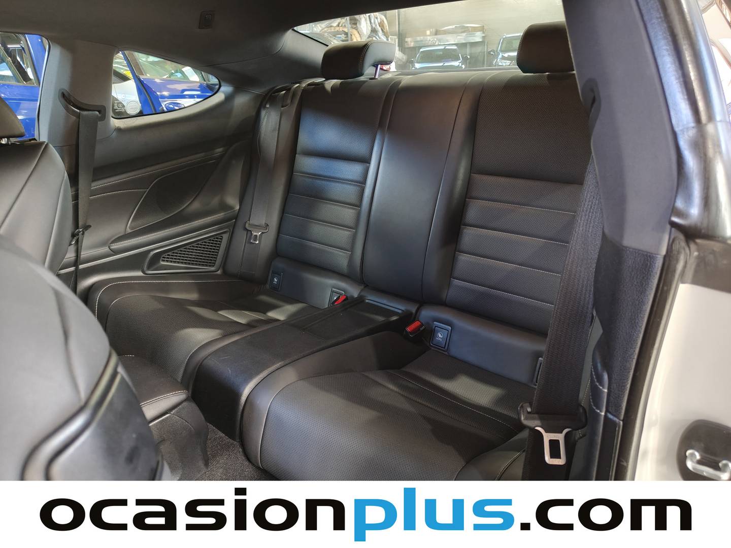 Foto asientos traseros Lexus RC Lexus RC 300h Executive + TS (223 CV)
