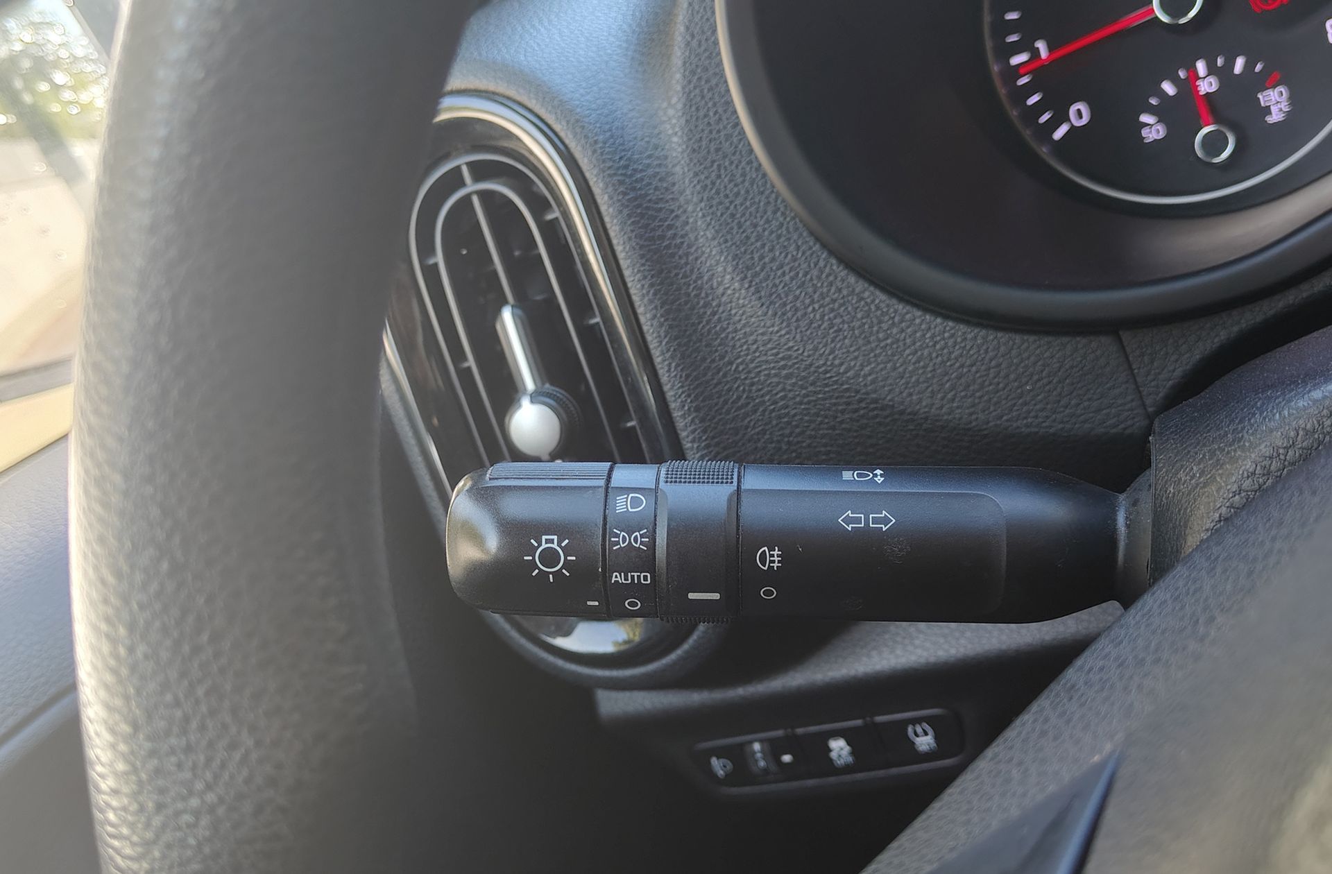 Kia Picanto 1.0 DPi Concept Pack Comfort - foto 24