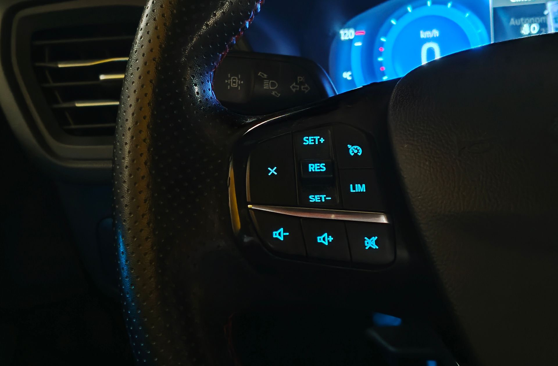 Ford Kuga 1.5 EcoBlue ST-Line - foto 30