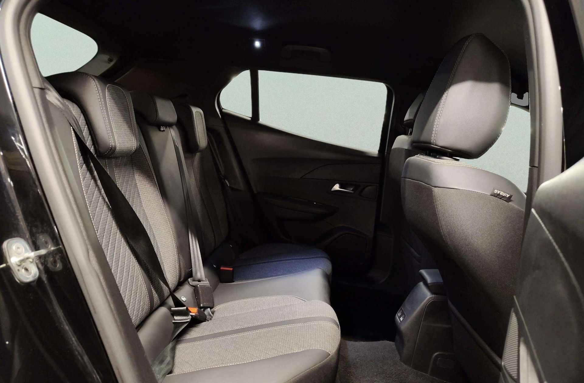 Peugeot 2008 Allure Hybrid eDCS6 - foto 19