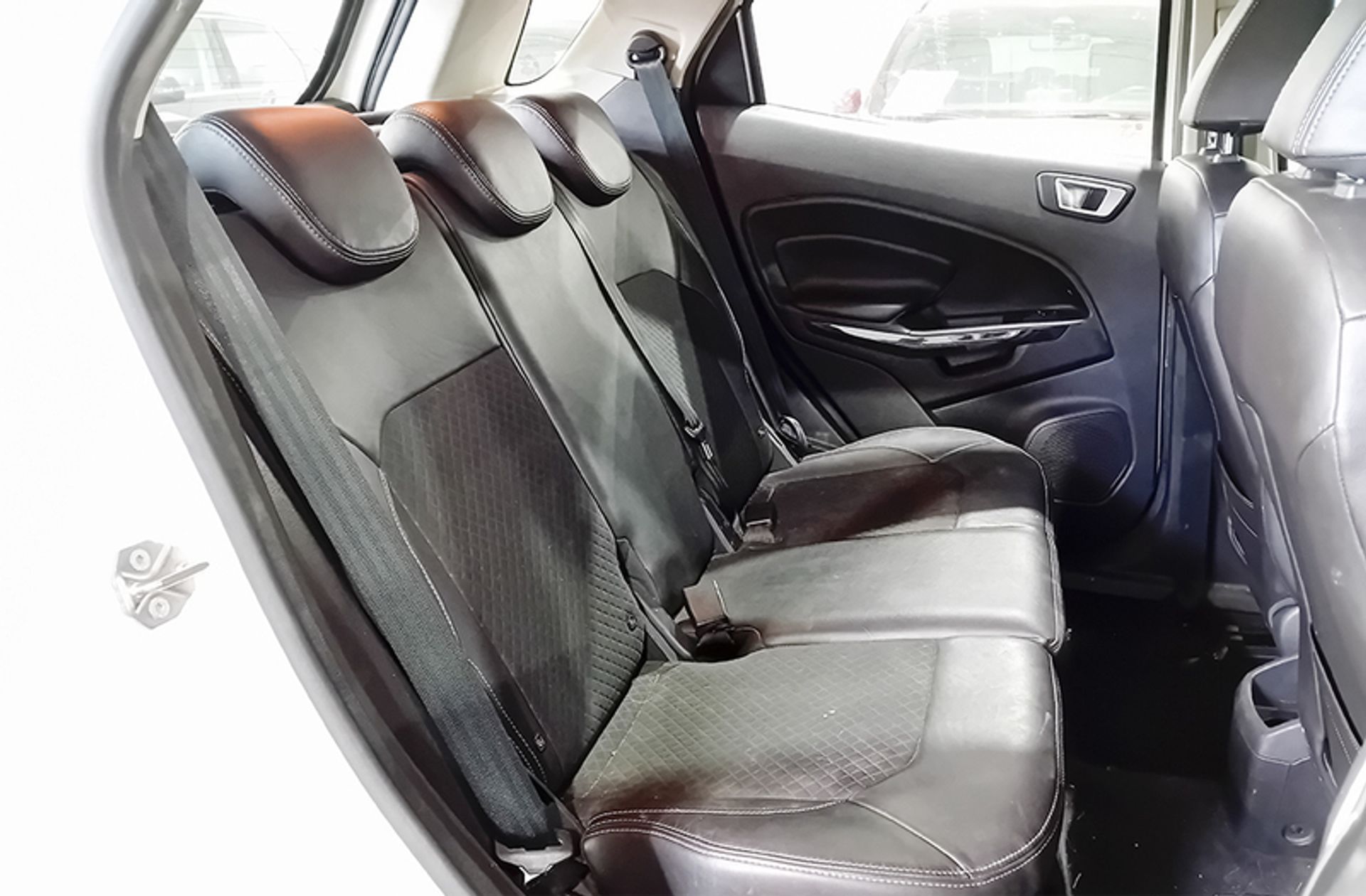 Ford EcoSport 1.5 TDCi Titanium - foto 17