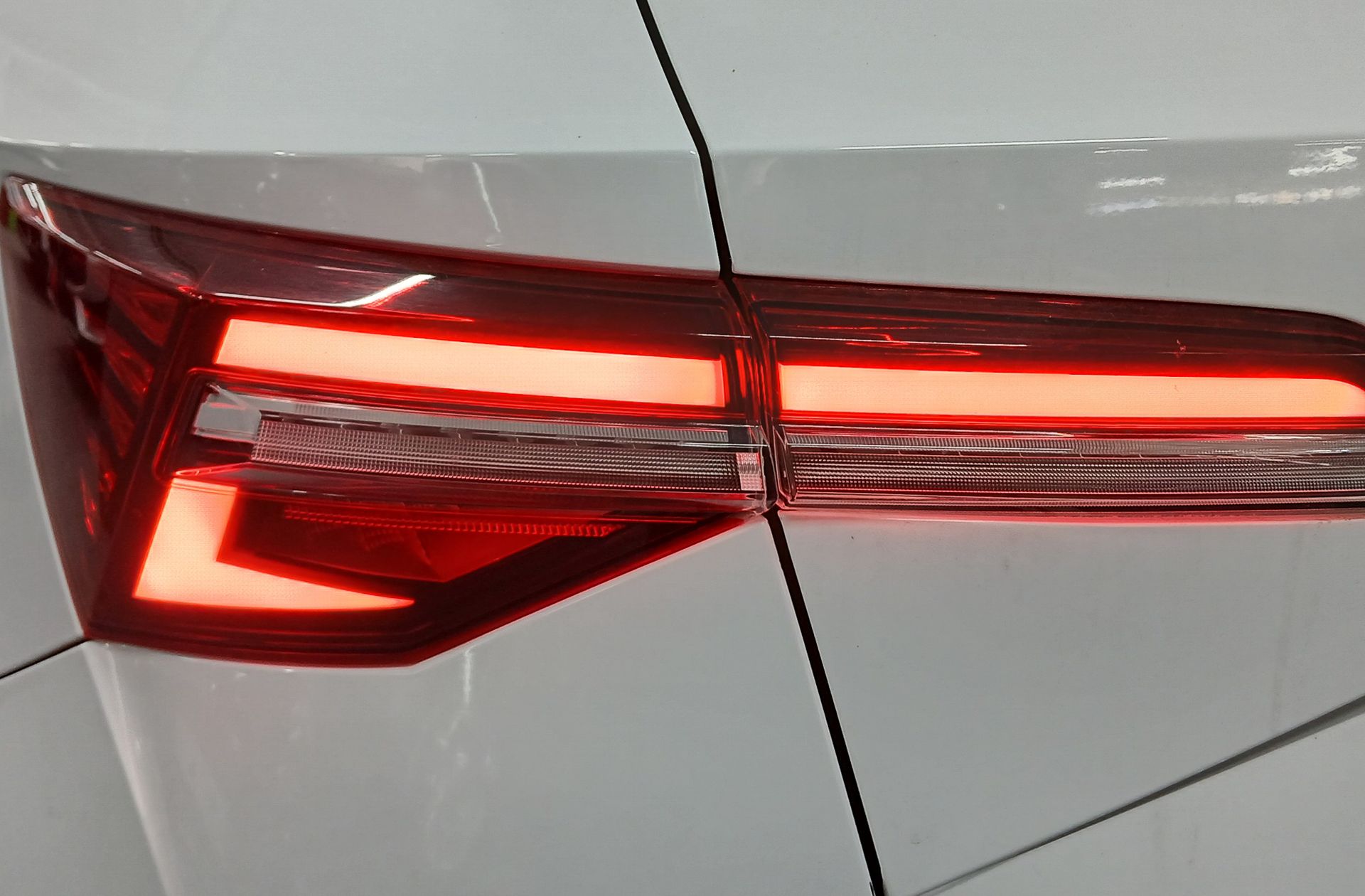 Škoda Karoq 2.0 TDI Selection - foto 14