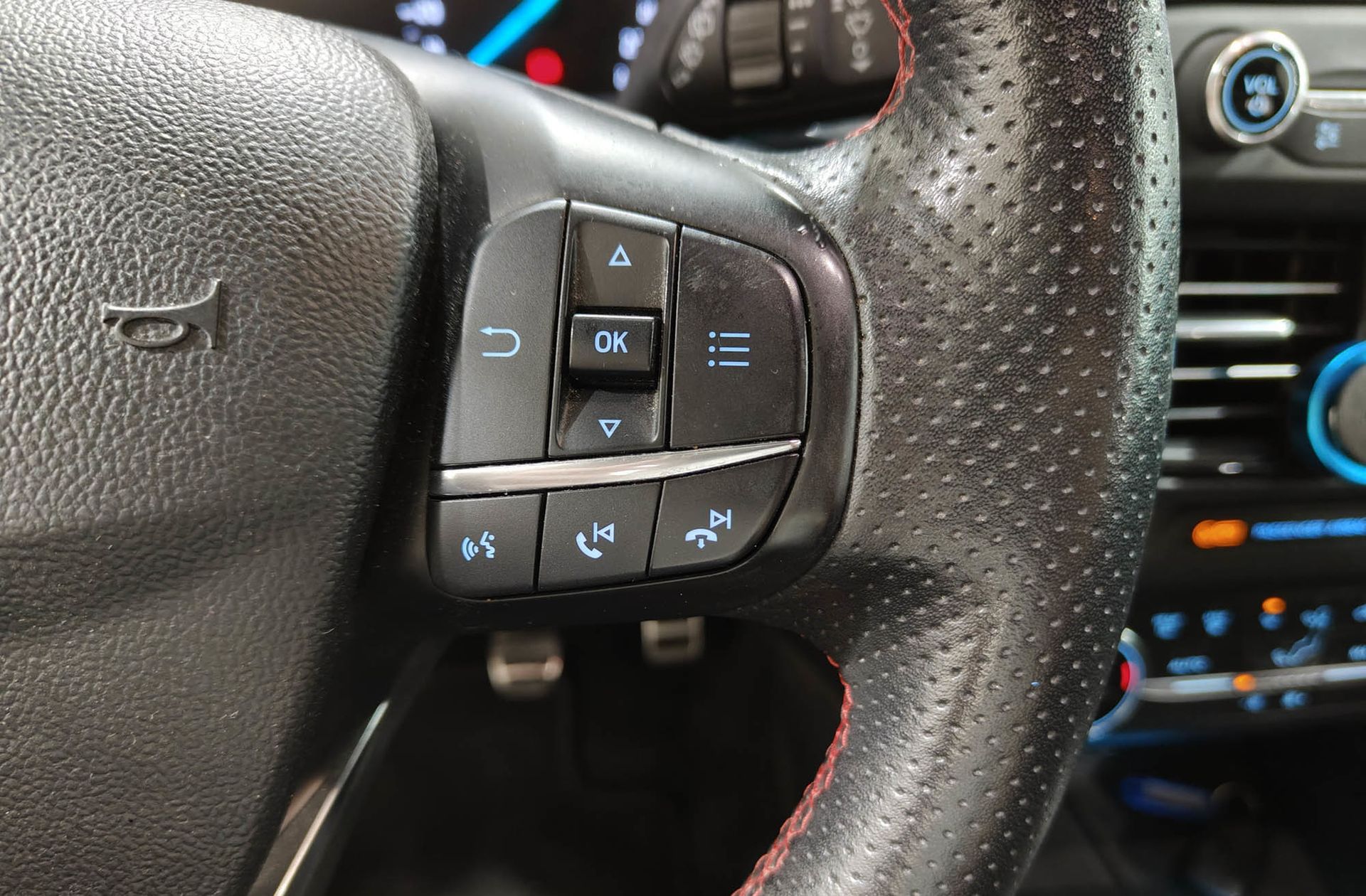 Ford Focus 1.0 EcoBoost ST-Line X - foto 27
