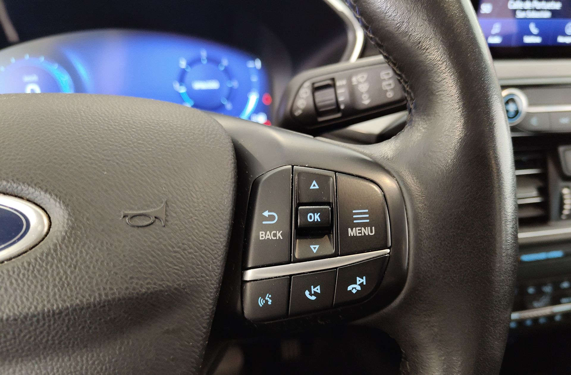 Ford Kuga 2.0 EcoBlue Titanium 4x4 - foto 28