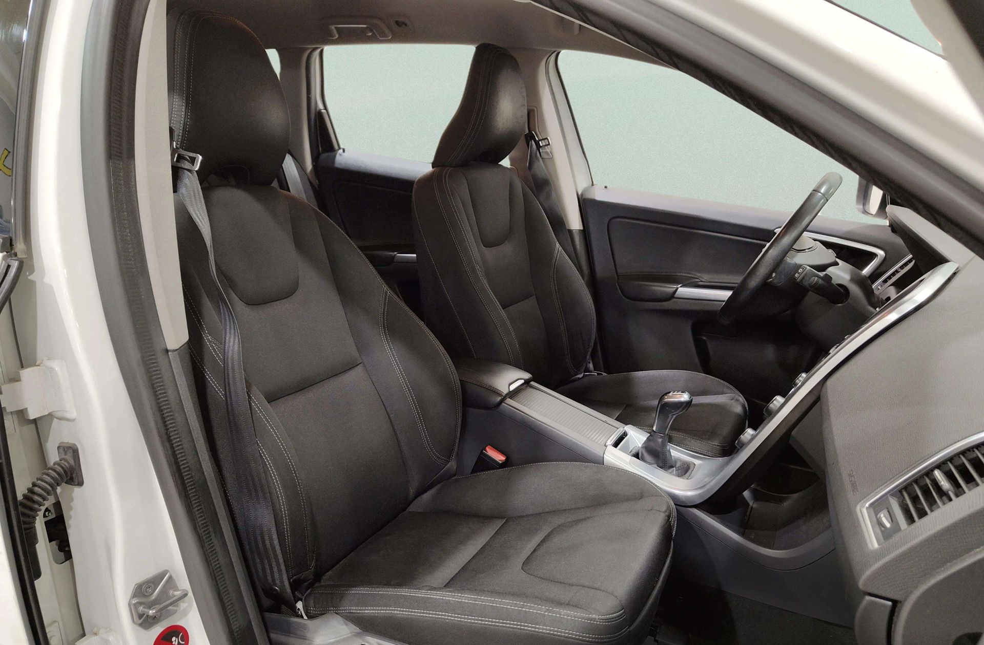 Volvo XC60 D3 Kinetic - foto 17