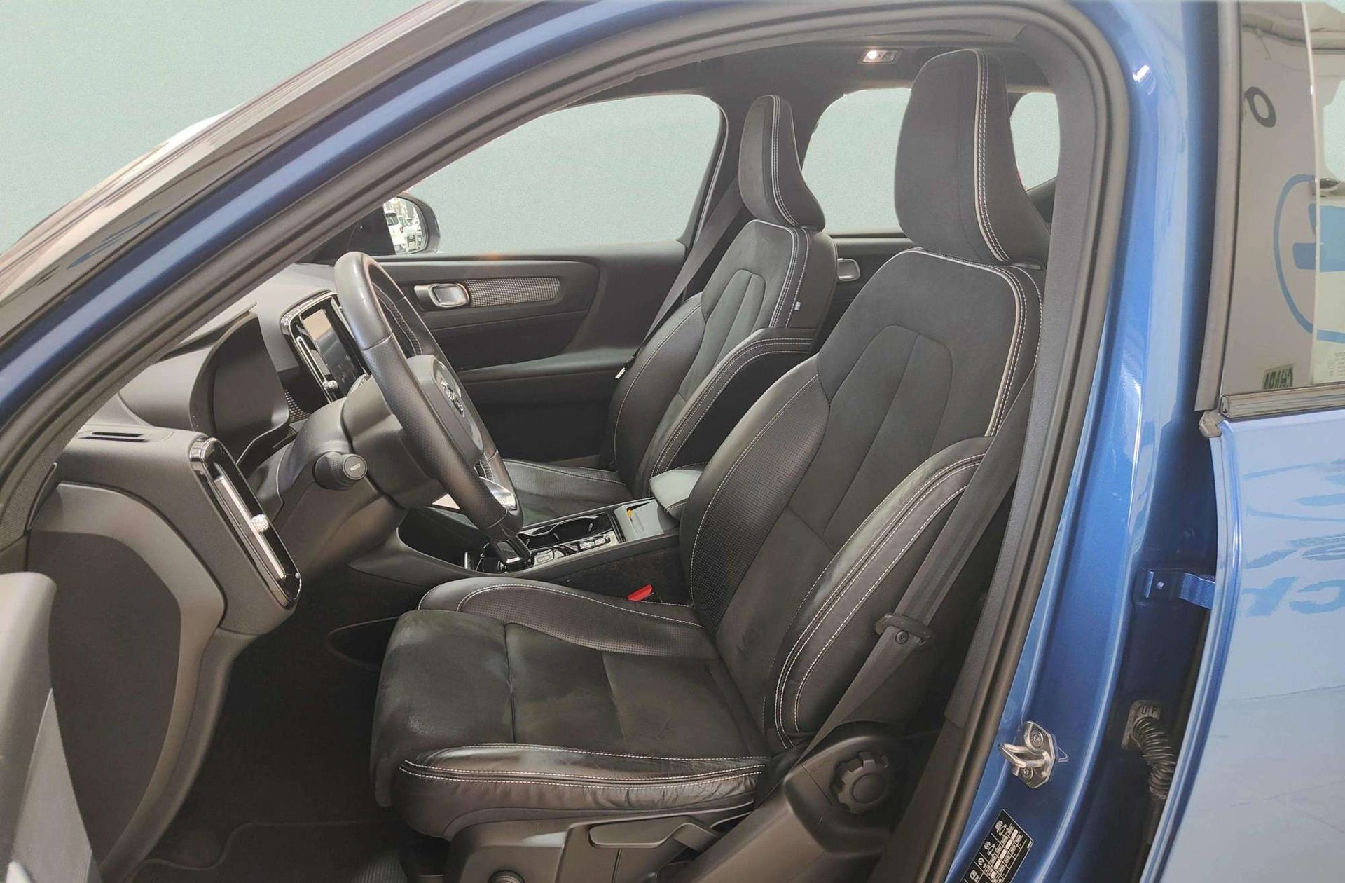 Volvo XC40 T4 R-Design - foto 11