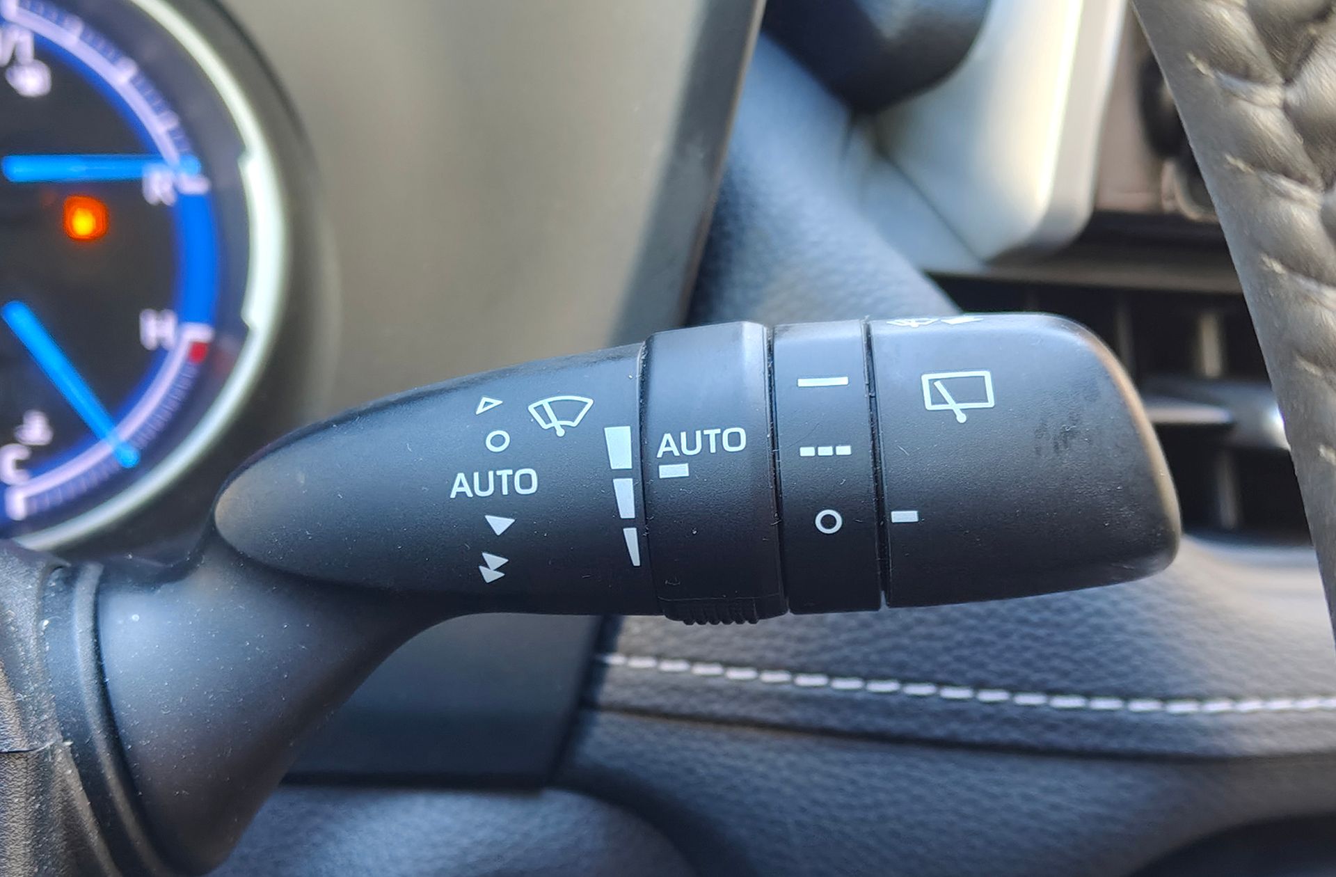 Toyota RAV4 2.5l hybrid Luxury - foto 36
