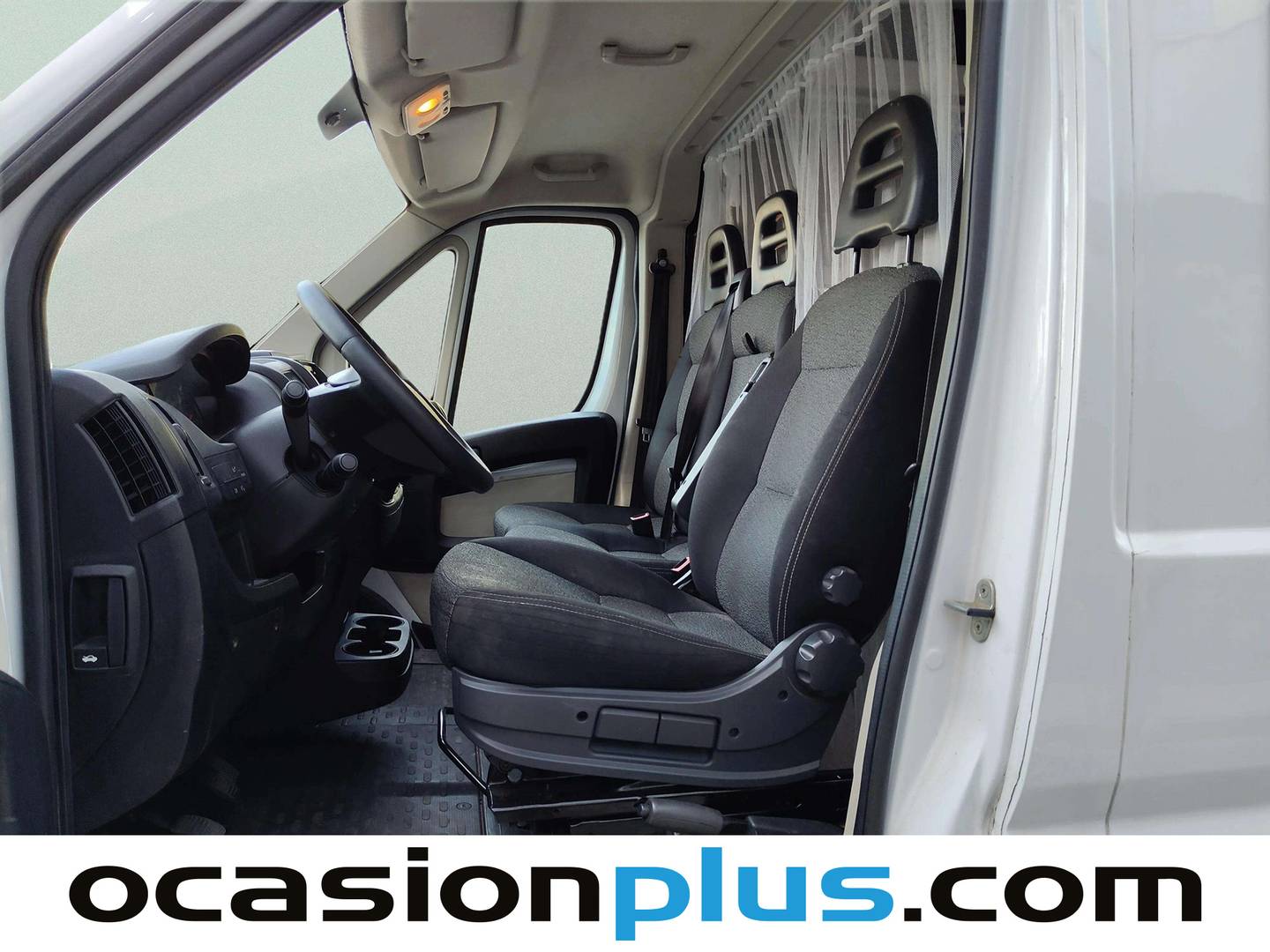 Foto asientos delanteros Fiat Ducato Fiat Ducato Furgon 2.3 Multijet 35 Maxi Extra Largo Techo SupAlto (130 CV) Camperizada