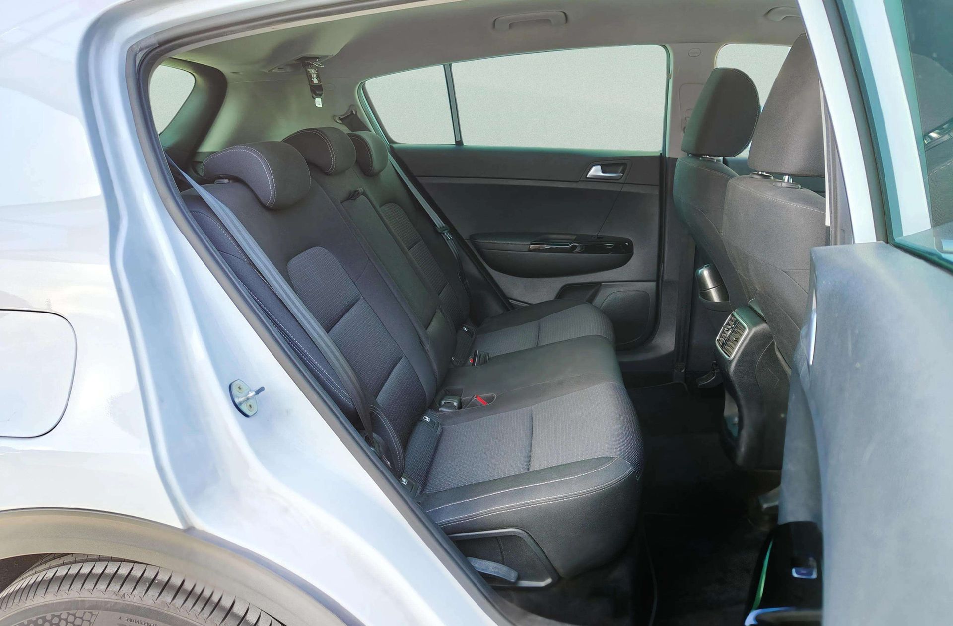 Kia Sportage 1.6 MHEV Black Edition - foto 19