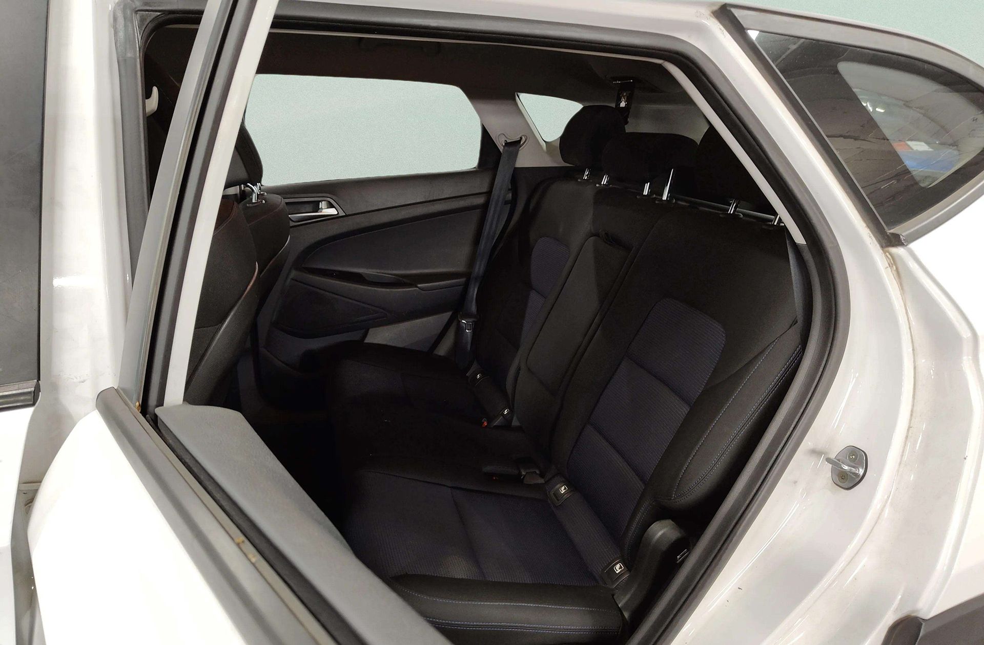 Hyundai Tucson 1.7 CRDi BlueDrive Klass 4x2 - foto 10