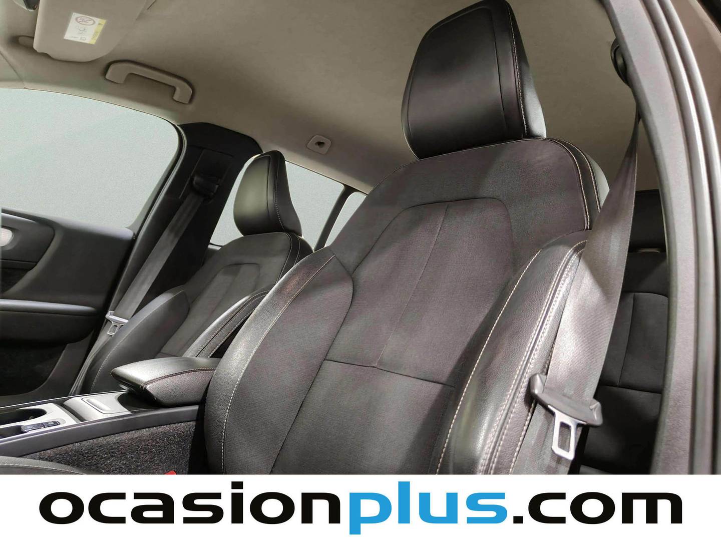 Extras y acabados del Volvo XC40 Volvo XC40 T4 Momentum Auto (190 CV)