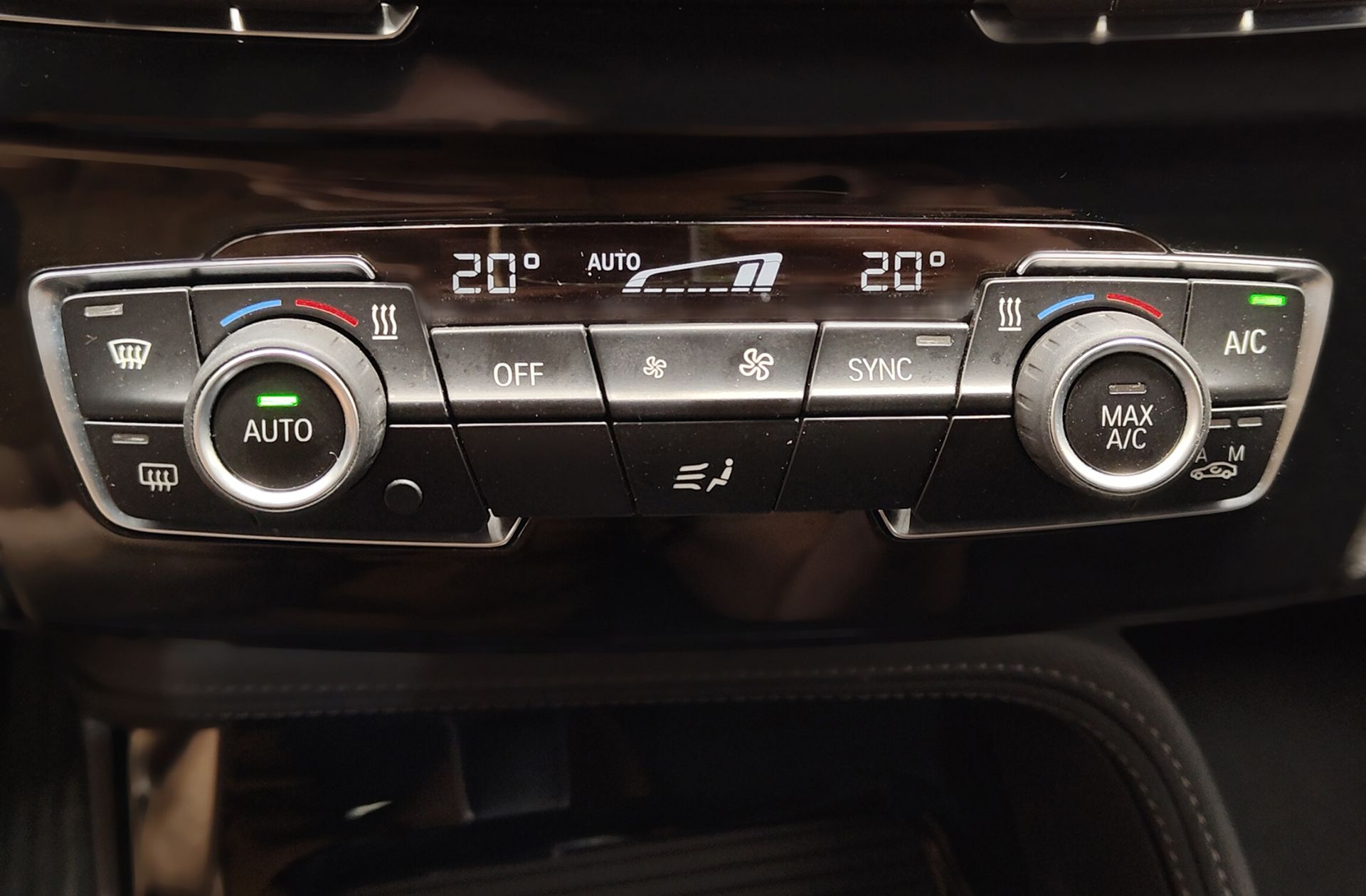 BMW X2 sDrive18d Business - foto 36