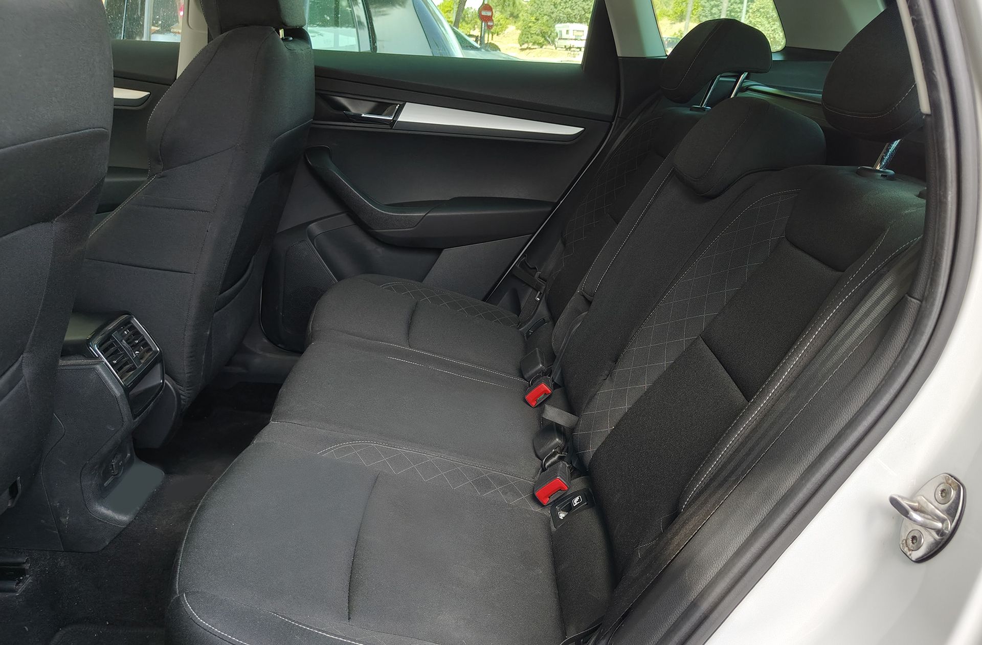 Škoda Karoq 1.6 TDI Ambition - foto 12